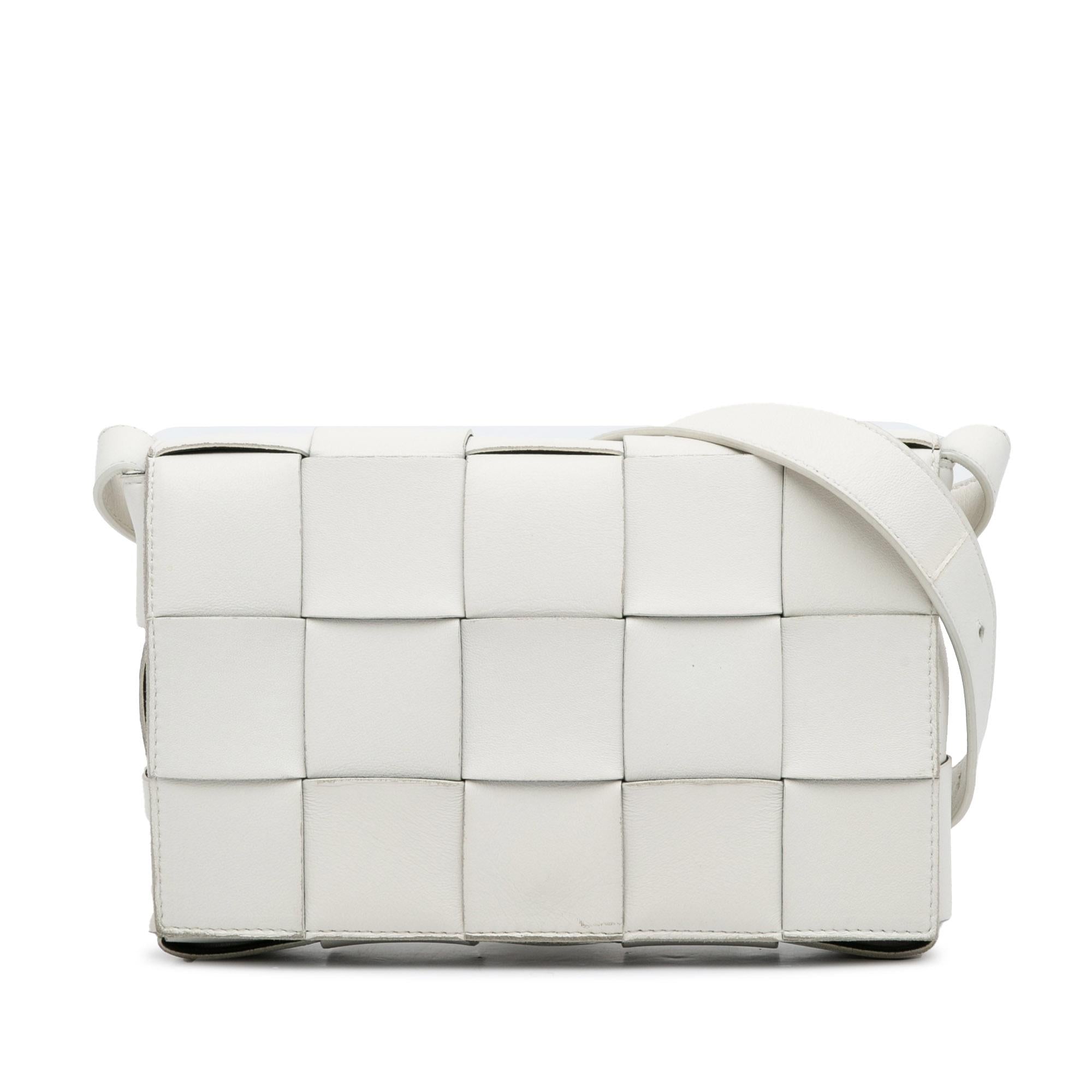 Bottega Veneta Maxi Intrecciato Cassette (SHG-k60ZZD)