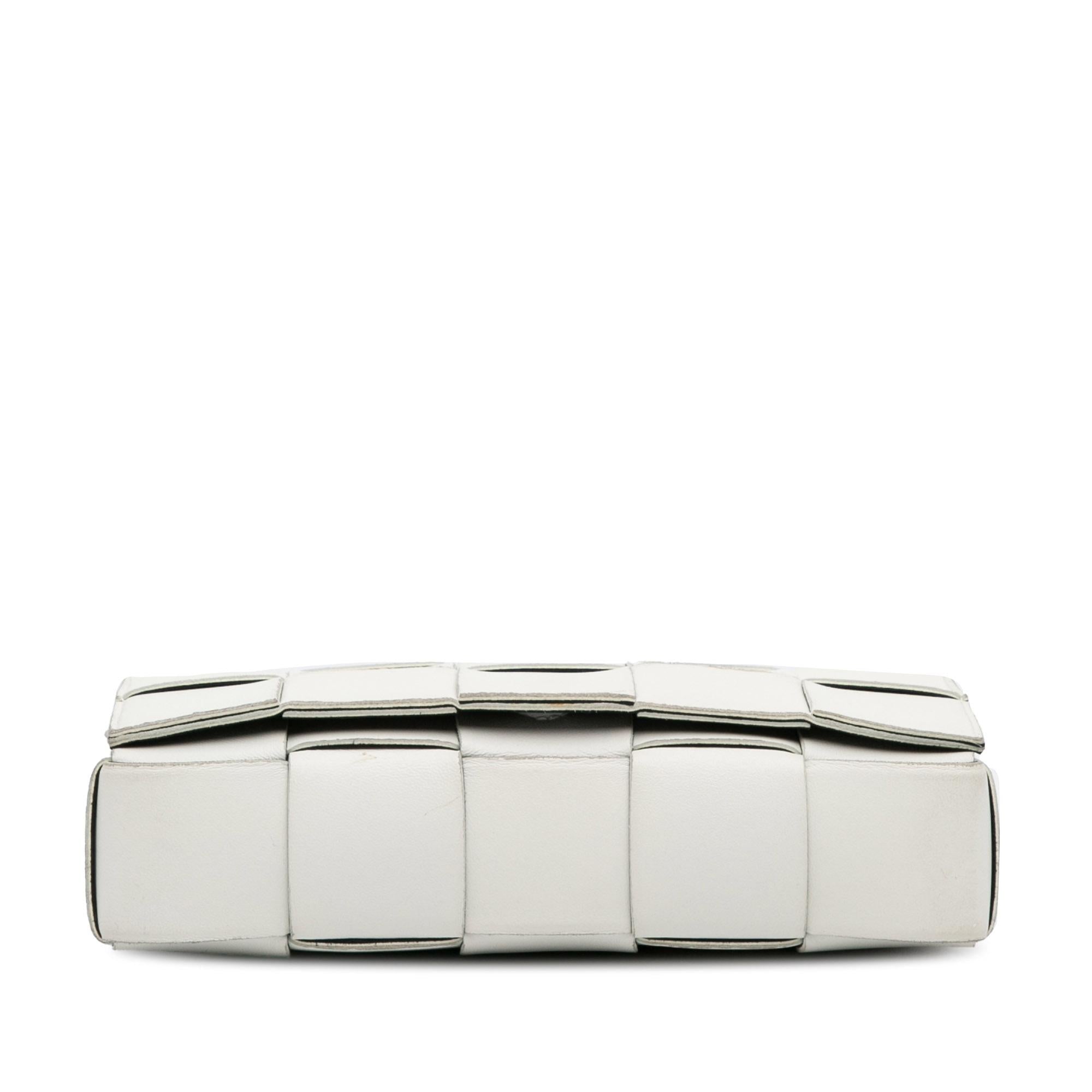 Bottega Veneta Maxi Intrecciato Cassette (SHG-k60ZZD)