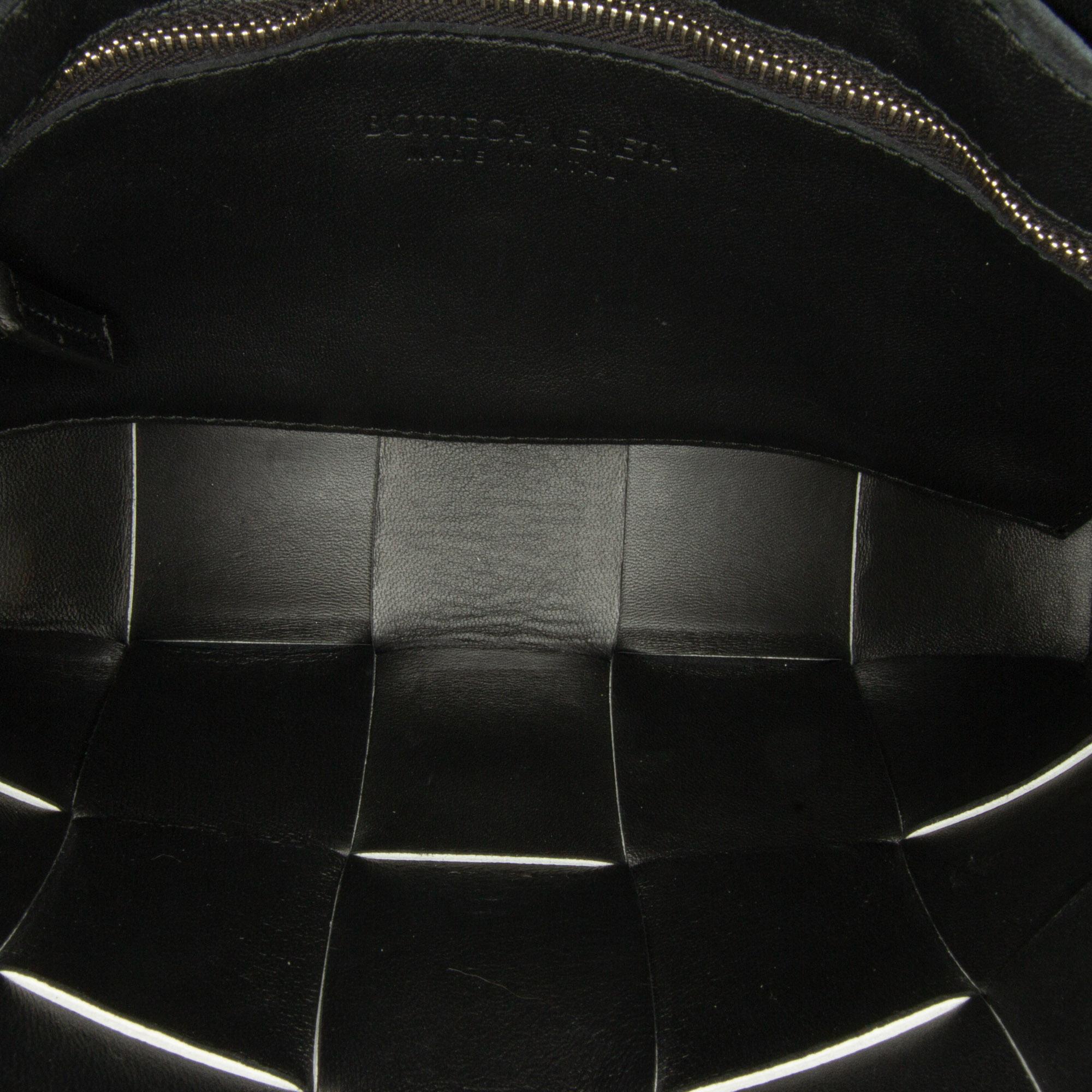Bottega Veneta Maxi Intrecciato Cassette (SHG-k60ZZD)
