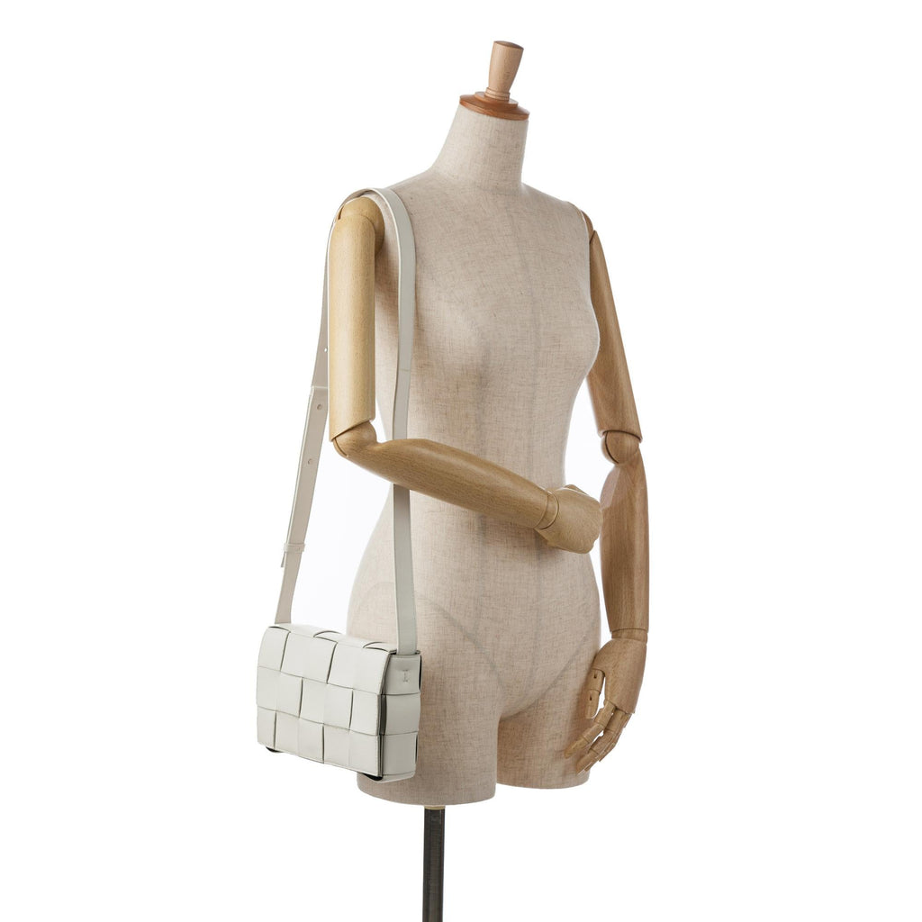Bottega Veneta Maxi Intrecciato Cassette (SHG-k60ZZD)