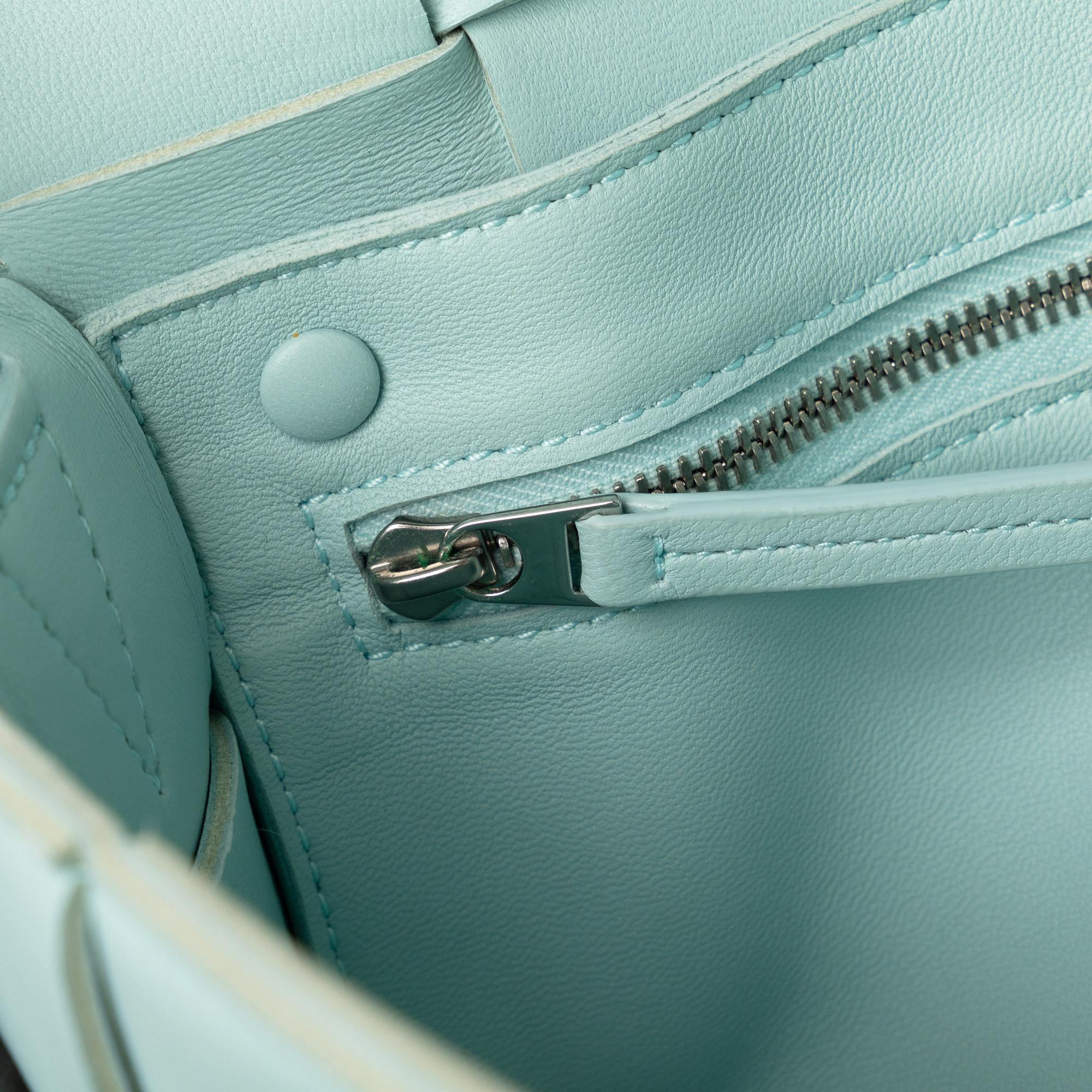 Bottega Veneta Maxi Intrecciato Cassette (SHG-i2fDcm)