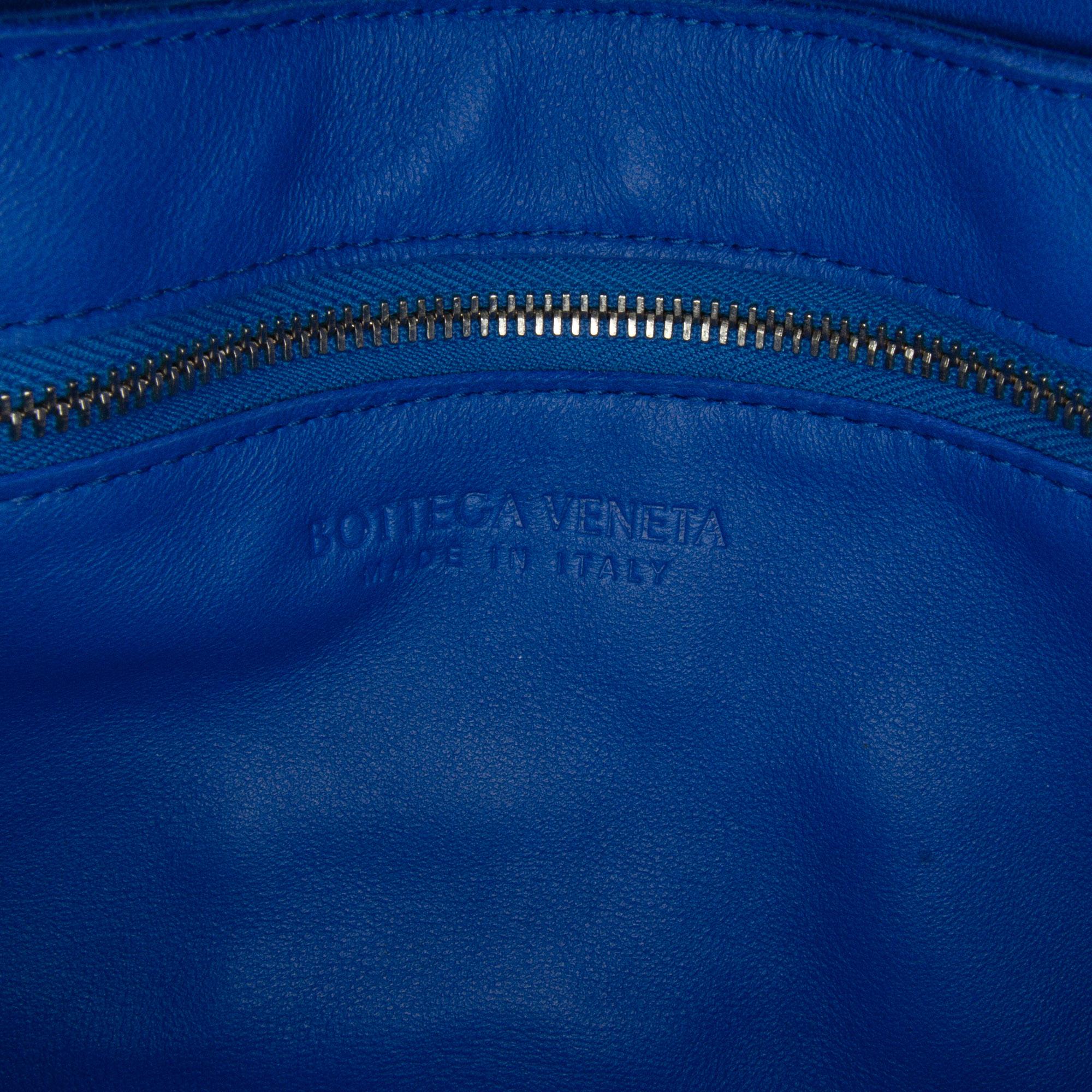 Bottega Veneta Maxi Intrecciato Cassette (SHG-AjD6sS)