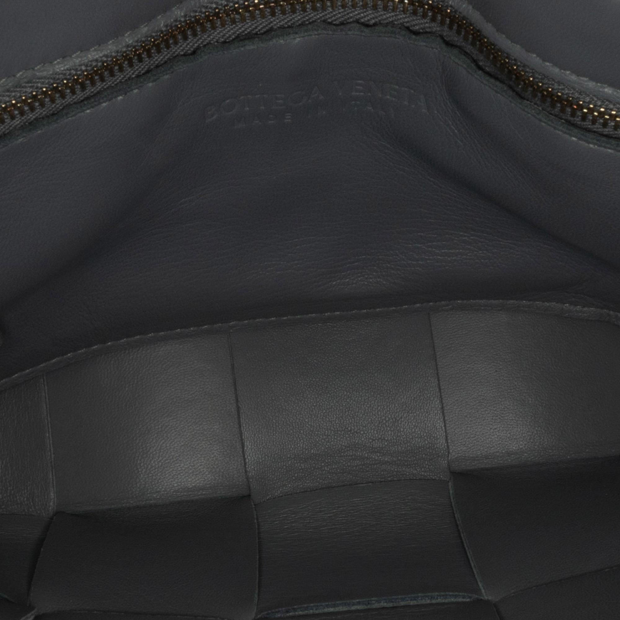 Bottega Veneta Maxi Intrecciato Cassette (SHG-BU3YmG)