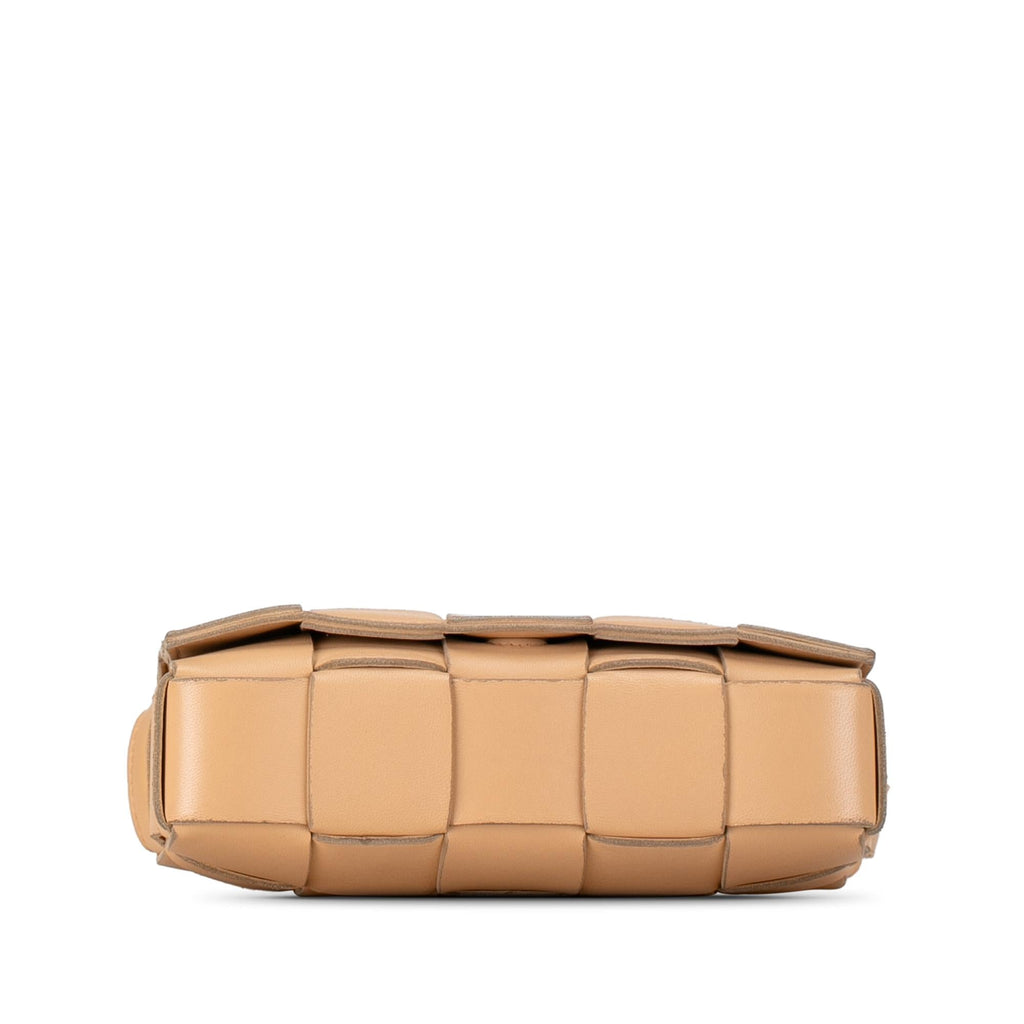Bottega Veneta Maxi Intrecciato Cassette (SHG-182yNs)