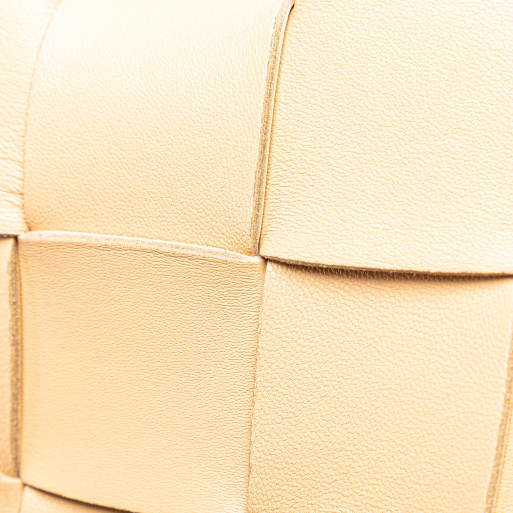 Bottega Veneta Maxi Intrecciato Cassette (SHG-182yNs)
