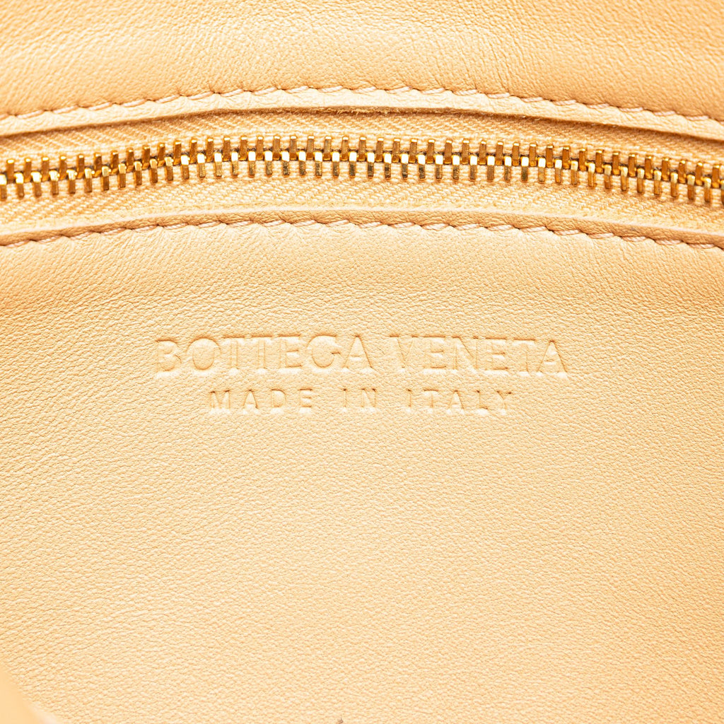 Bottega Veneta Maxi Intrecciato Cassette (SHG-182yNs)