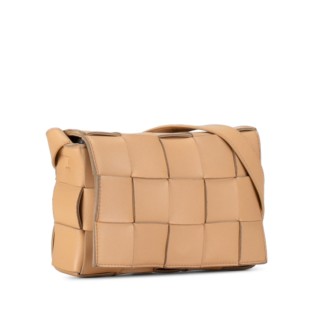 Bottega Veneta Maxi Intrecciato Cassette (SHG-182yNs)
