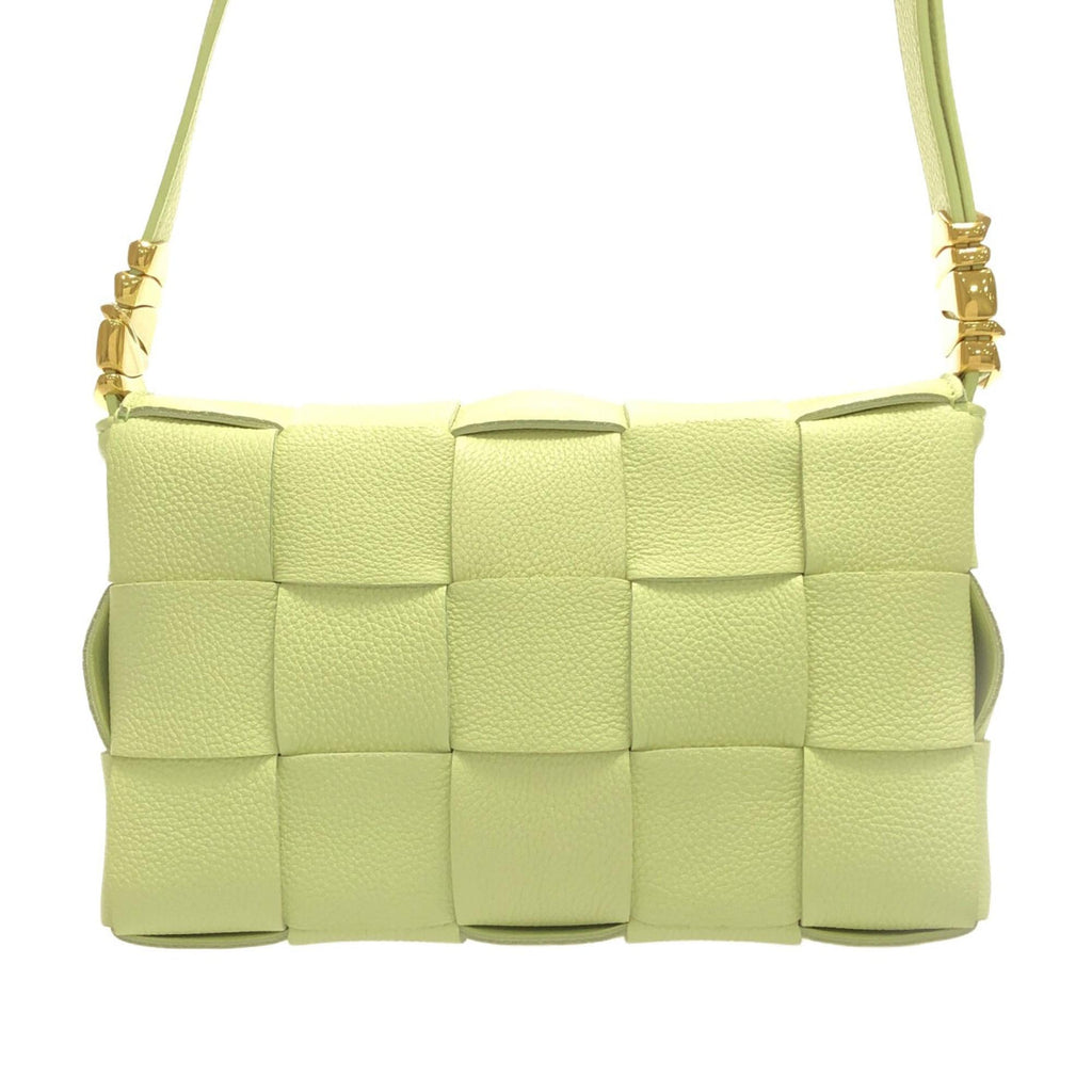 Bottega Veneta Maxi Intrecciato Grained Leather Cassette (SHG-oFXHdg)