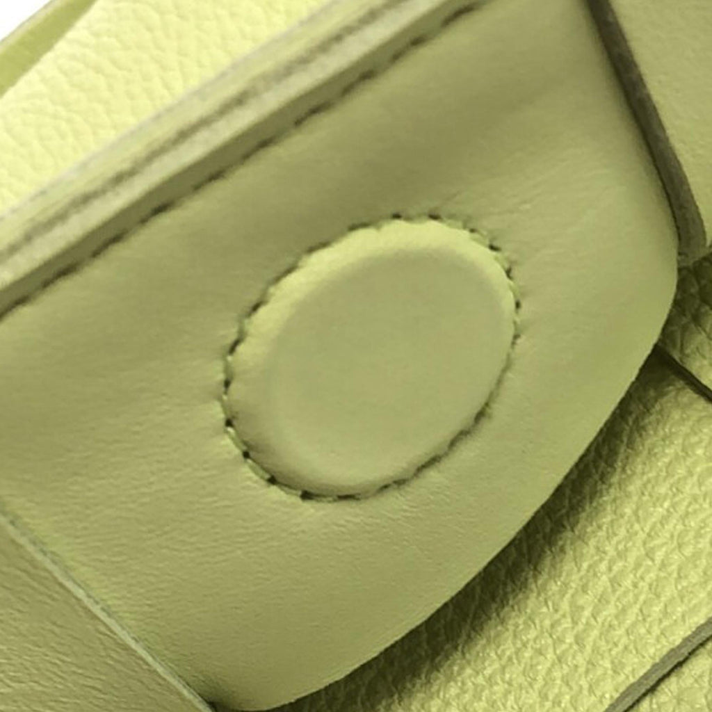 Bottega Veneta Maxi Intrecciato Grained Leather Cassette (SHG-oFXHdg)
