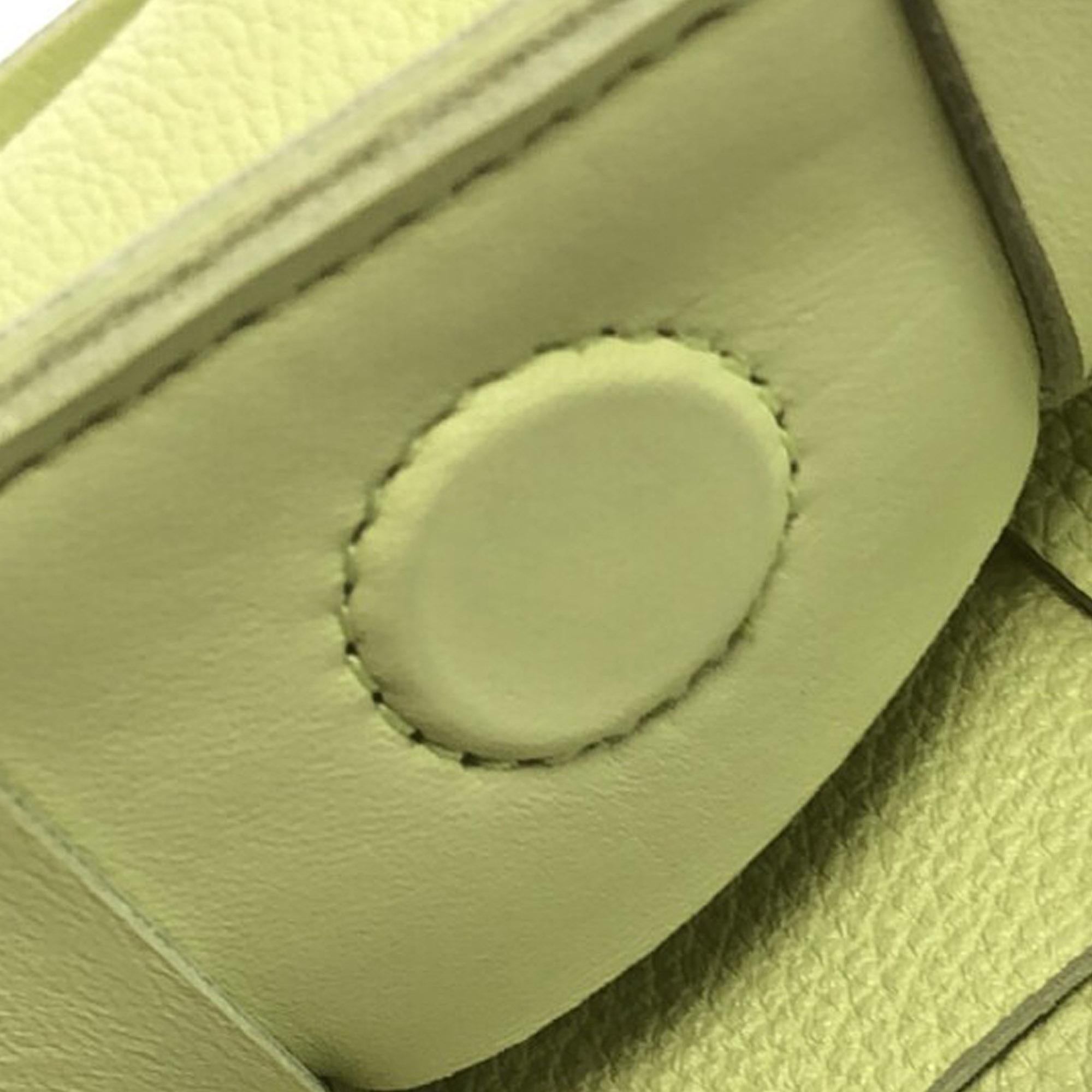 Bottega Veneta Maxi Intrecciato Grained Leather Cassette (SHG-oFXHdg)