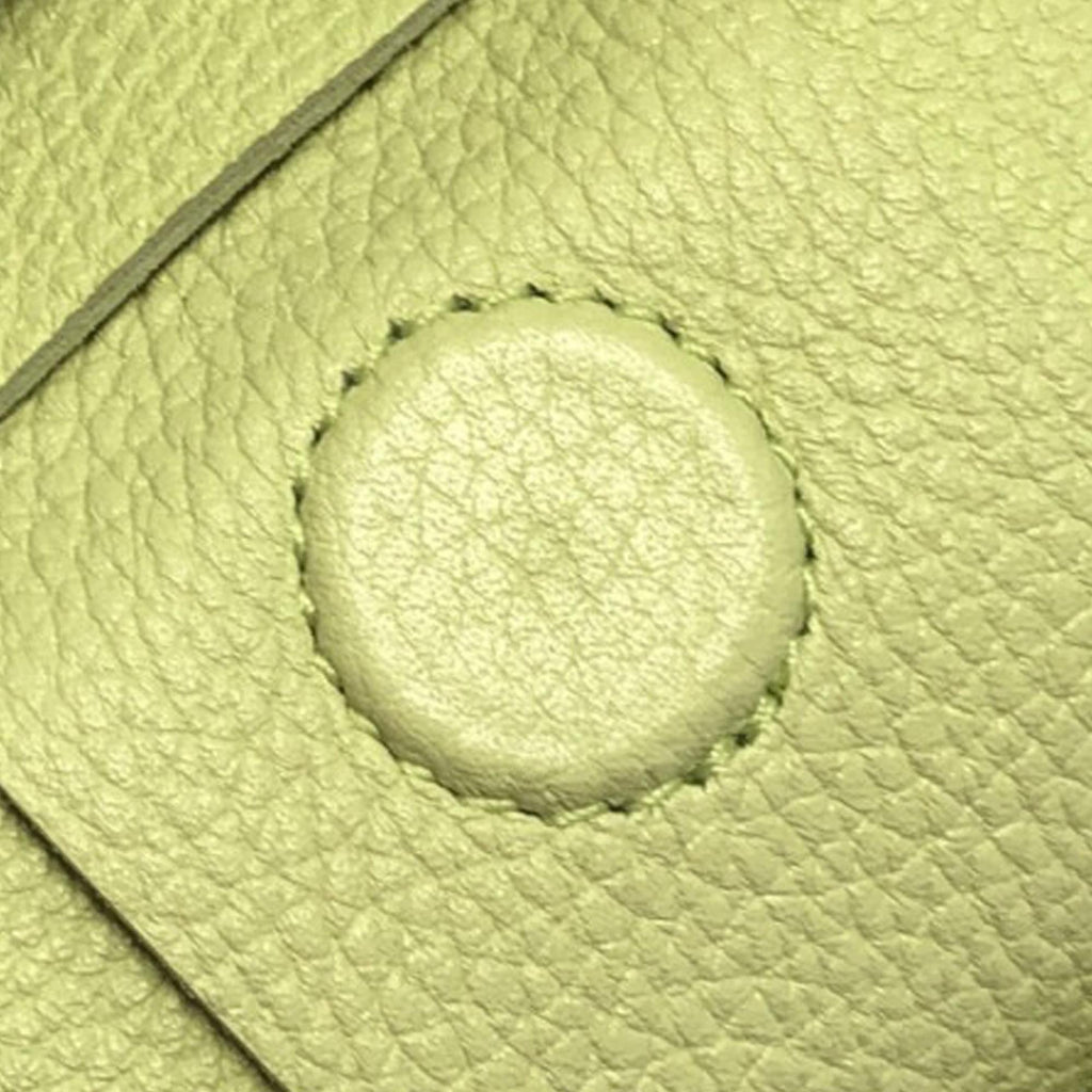 Bottega Veneta Maxi Intrecciato Grained Leather Cassette (SHG-oFXHdg)