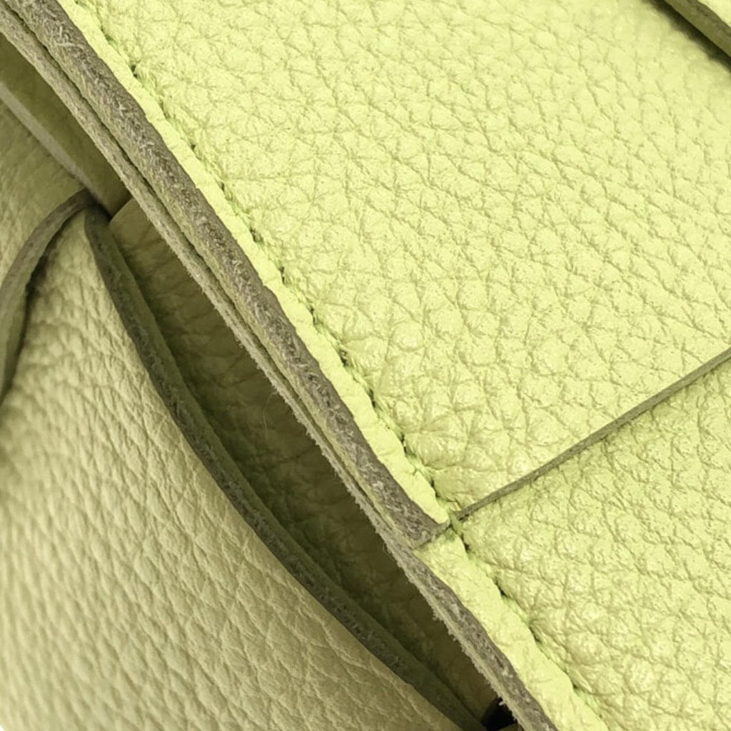 Bottega Veneta Maxi Intrecciato Grained Leather Cassette (SHG-oFXHdg)