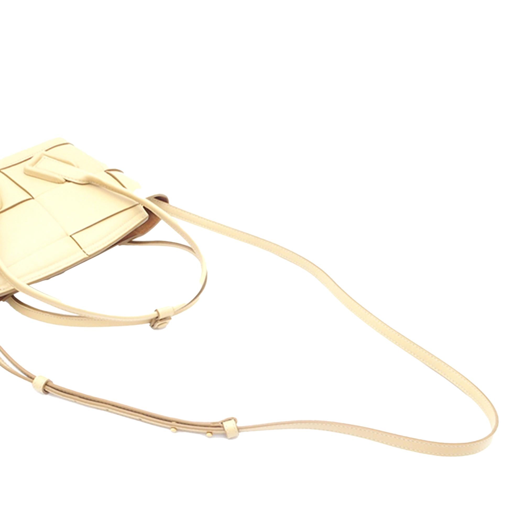 Bottega Veneta Maxi Intrecciato Mini Arco (SHG-gI2WBh)