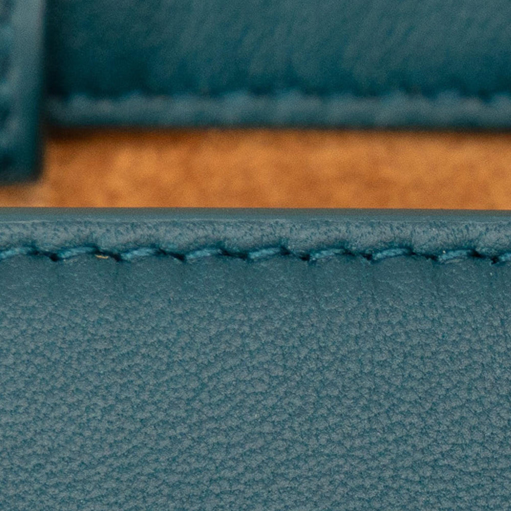 Bottega Veneta Maxi Intrecciato Mini Cassette Crossbody (SHG-SyAxrp)