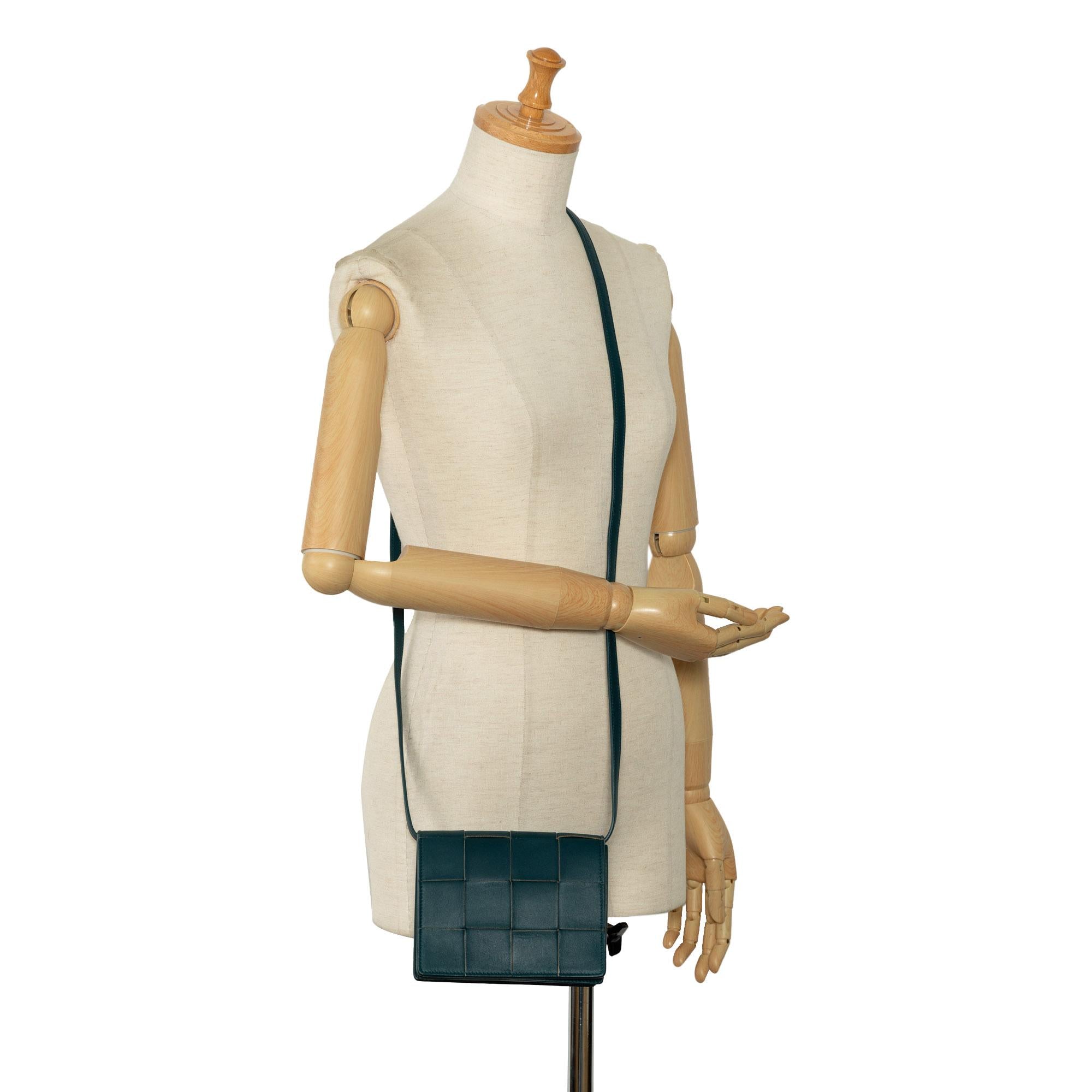 Bottega Veneta Maxi Intrecciato Mini Cassette Crossbody (SHG-SyAxrp)