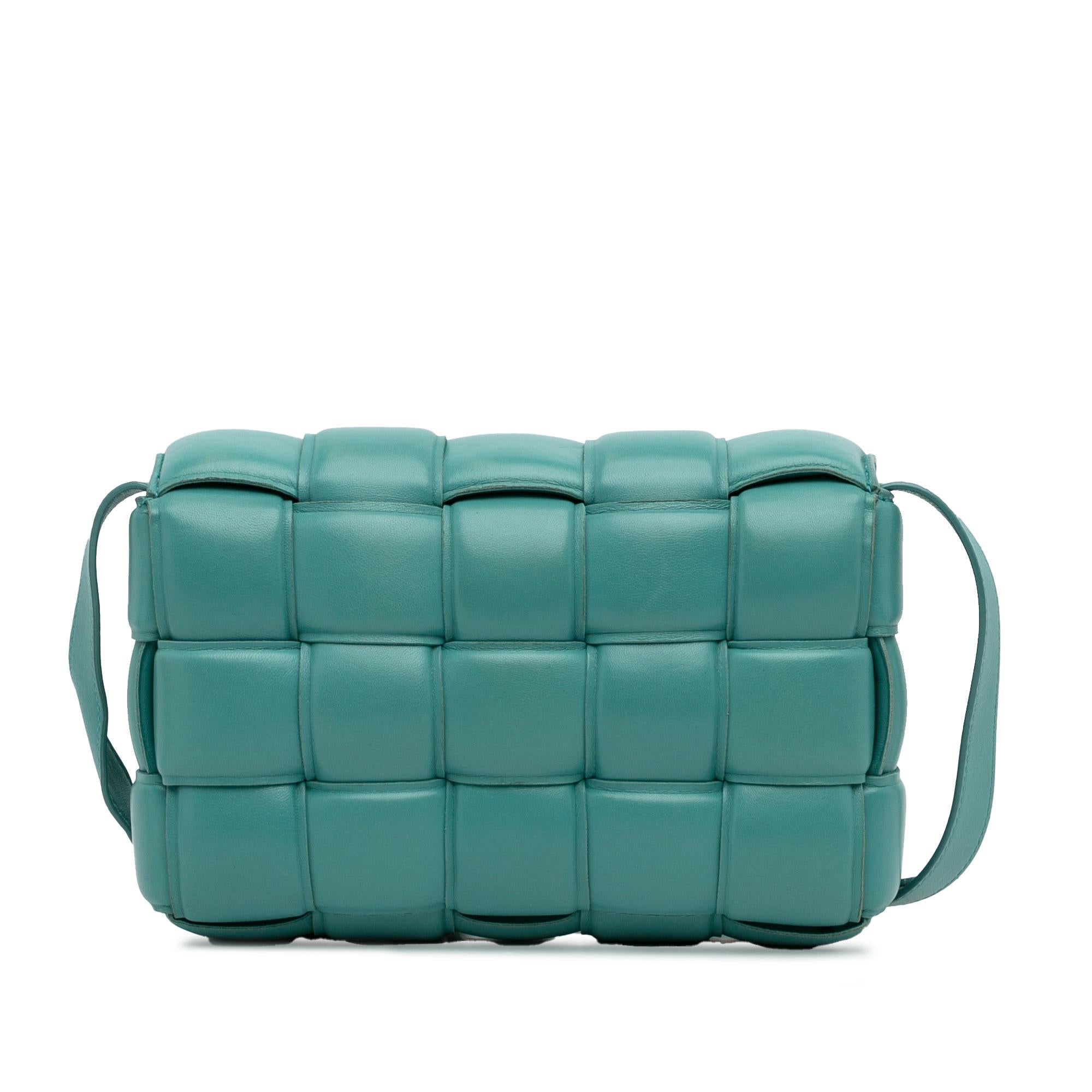 Bottega Veneta Maxi Intrecciato Padded Cassette Crossbody (SHG-kR8MHE)