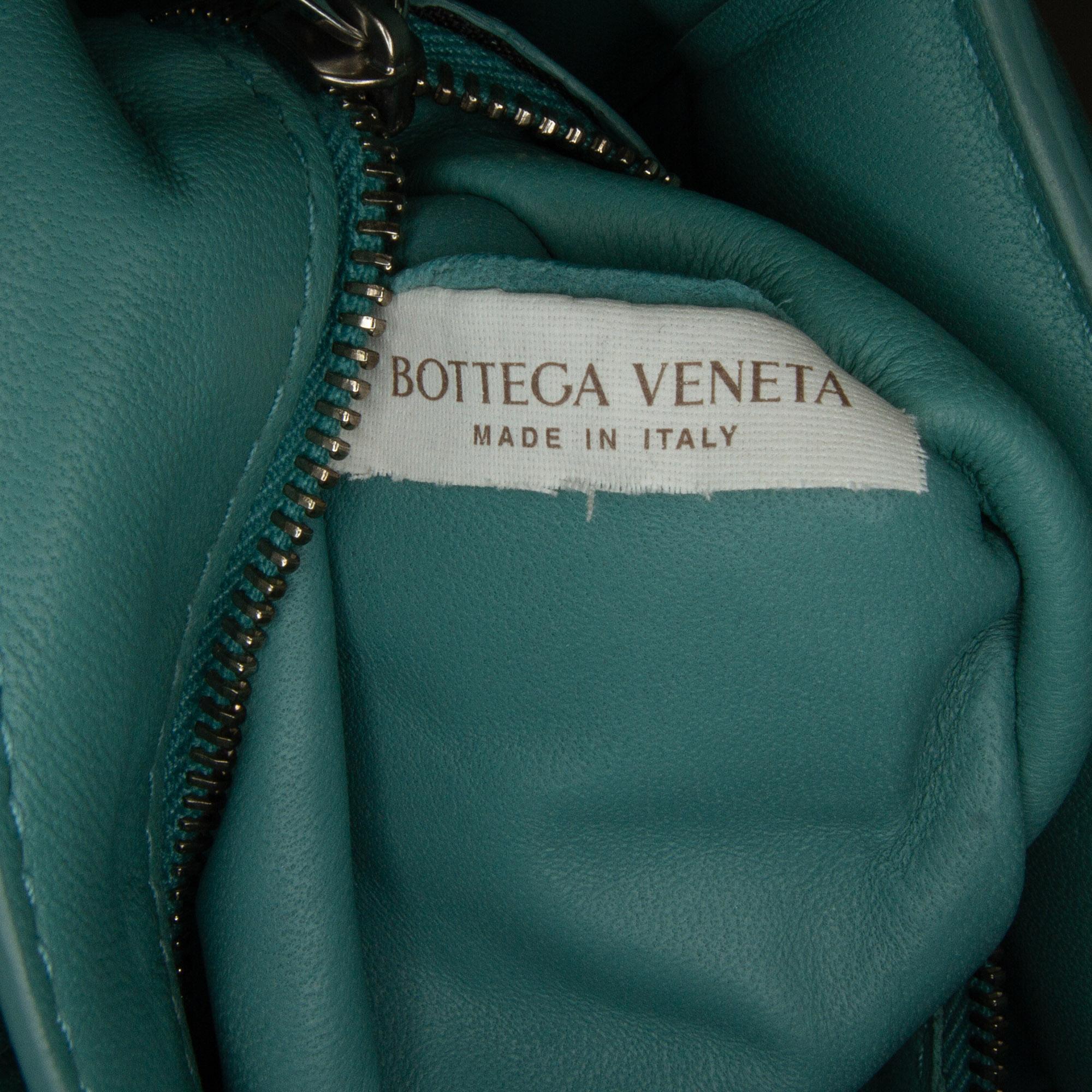 Bottega Veneta Maxi Intrecciato Padded Cassette Crossbody (SHG-kR8MHE)