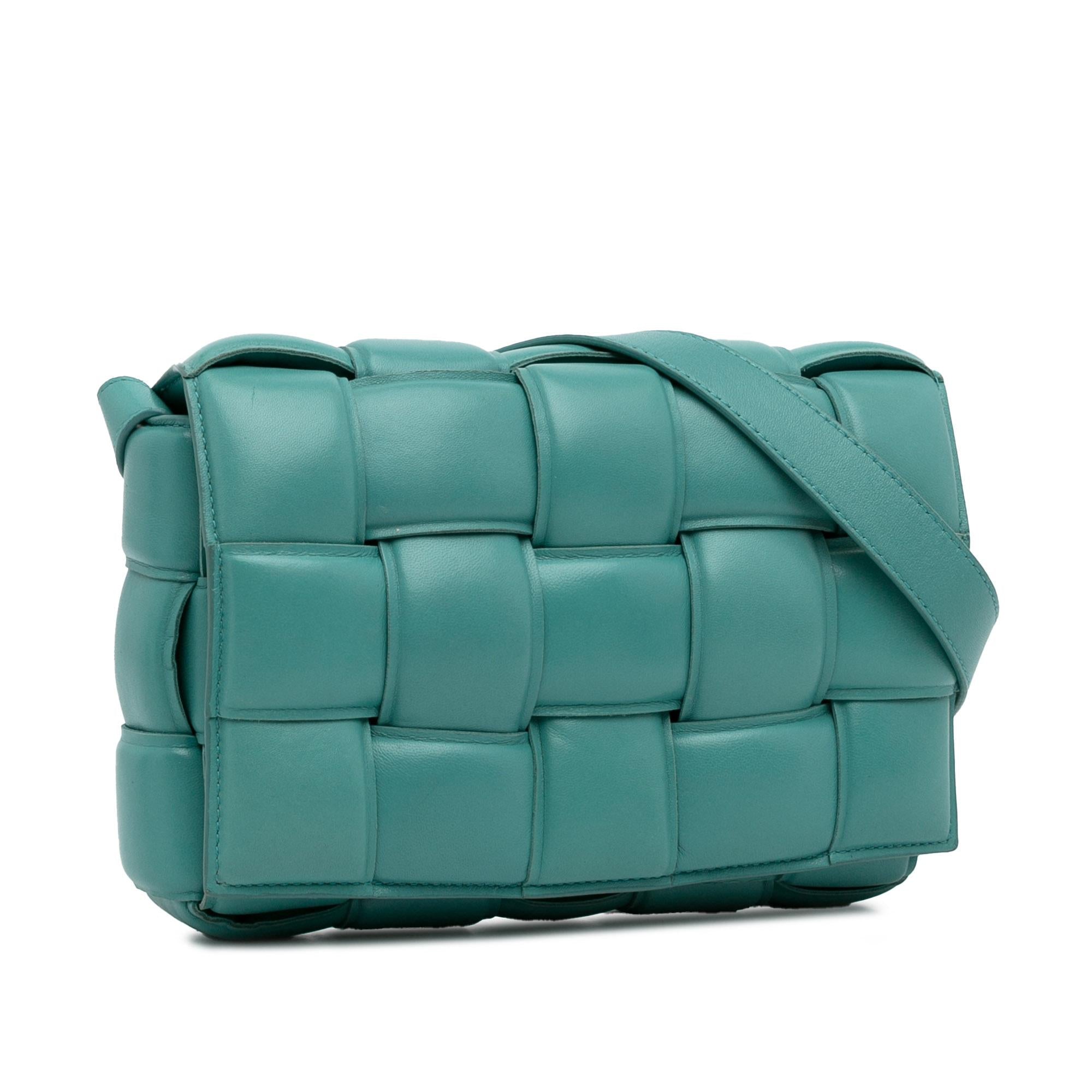 Bottega Veneta Maxi Intrecciato Padded Cassette Crossbody (SHG-kR8MHE)