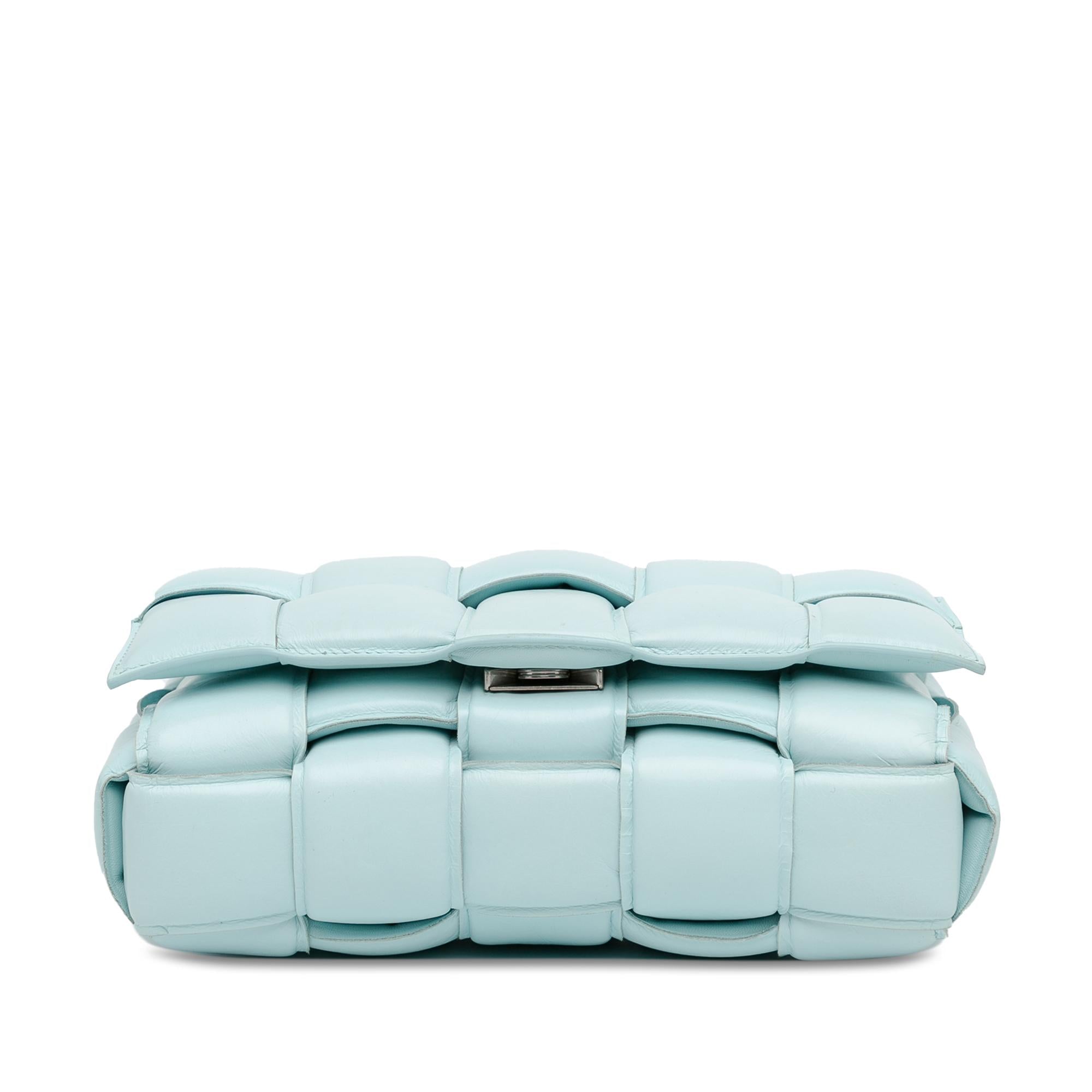 Bottega Veneta Maxi Intrecciato Padded Cassette Crossbody (SHG-jw6xH3)