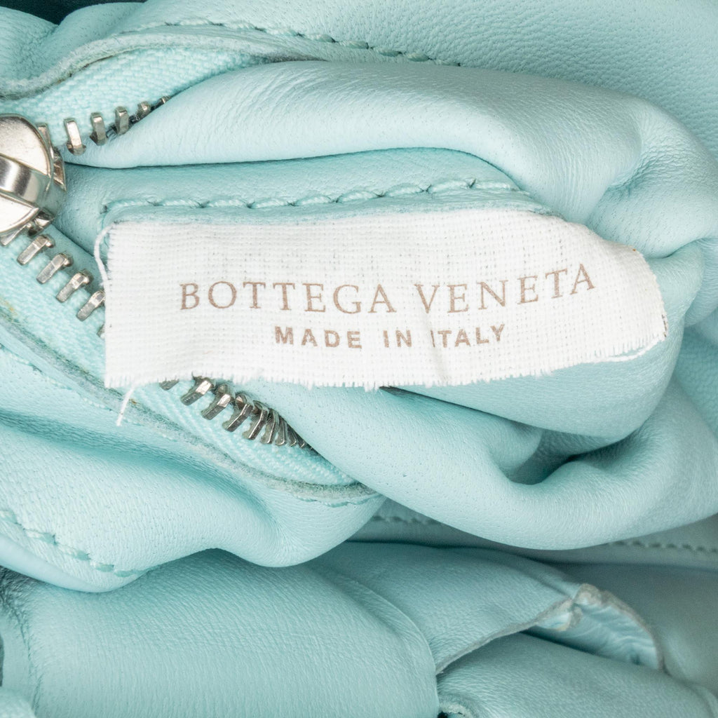 Bottega Veneta Maxi Intrecciato Padded Cassette Crossbody (SHG-jw6xH3)