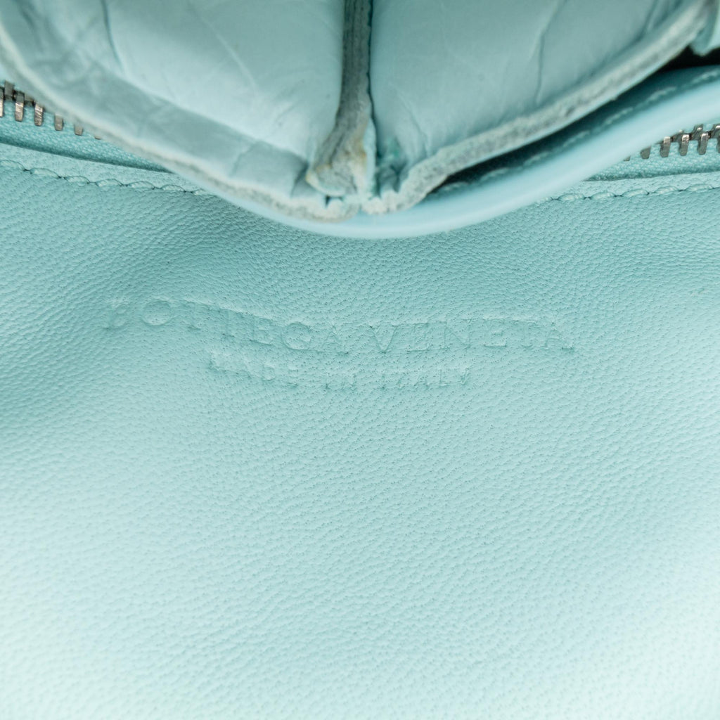 Bottega Veneta Maxi Intrecciato Padded Cassette Crossbody (SHG-jw6xH3)
