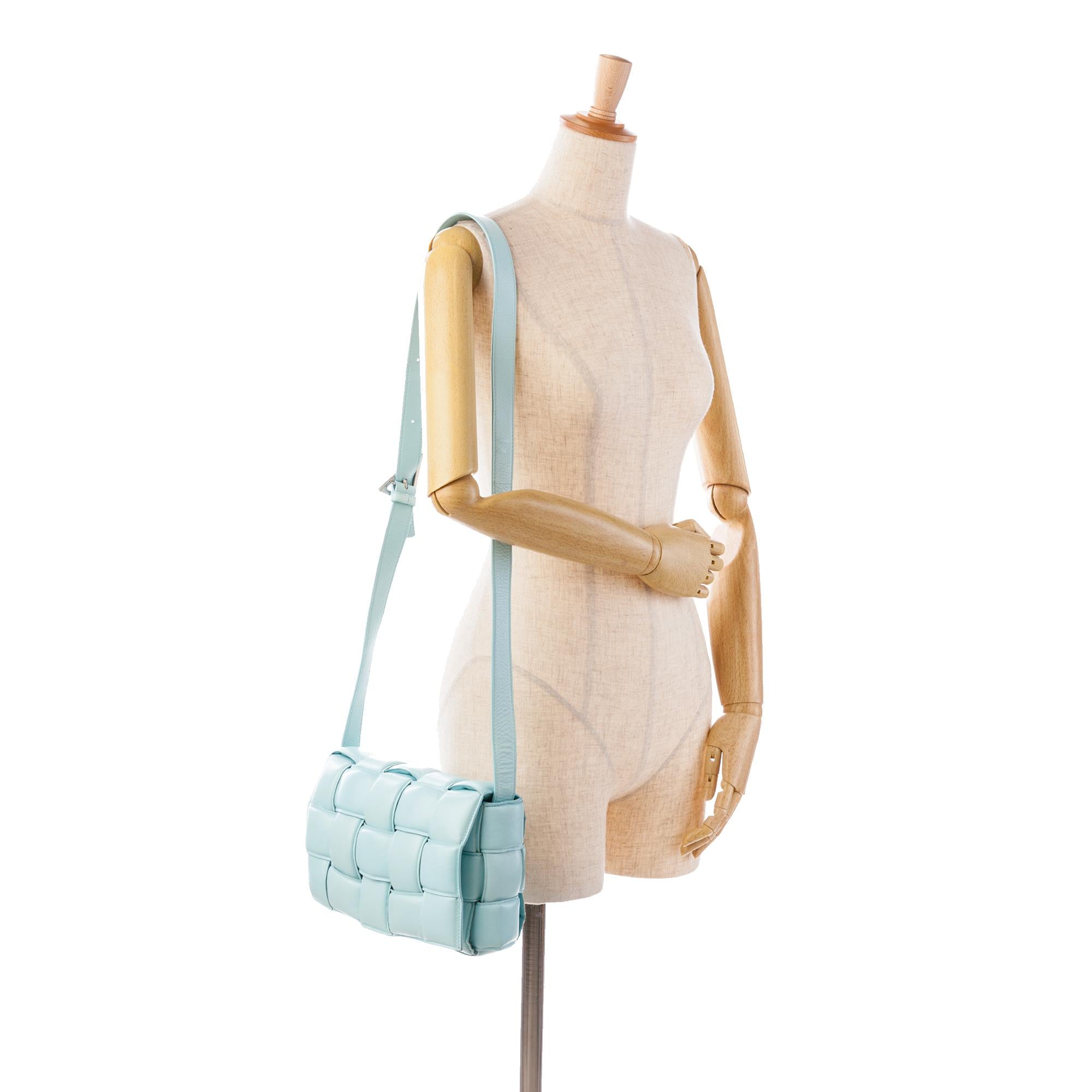 Bottega Veneta Maxi Intrecciato Padded Cassette Crossbody (SHG-jw6xH3)