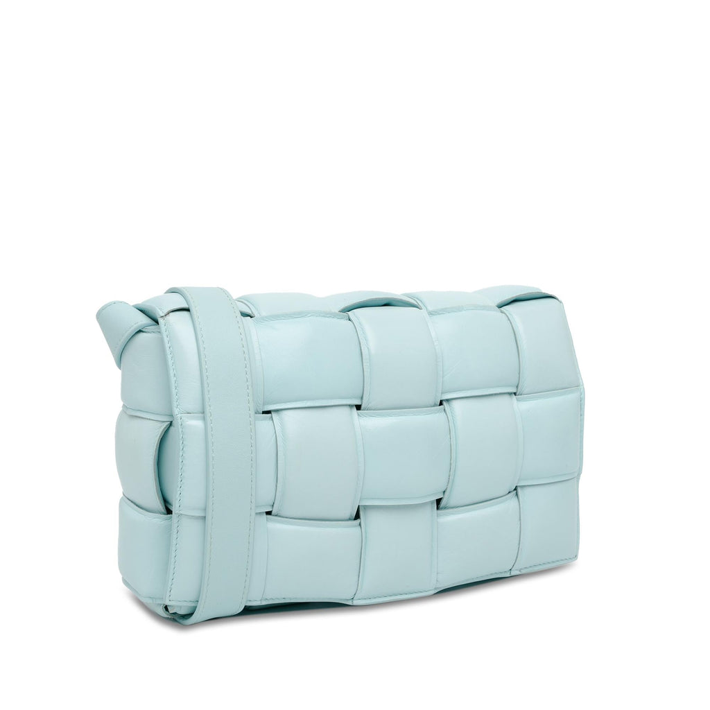 Bottega Veneta Maxi Intrecciato Padded Cassette Crossbody (SHG-jw6xH3)