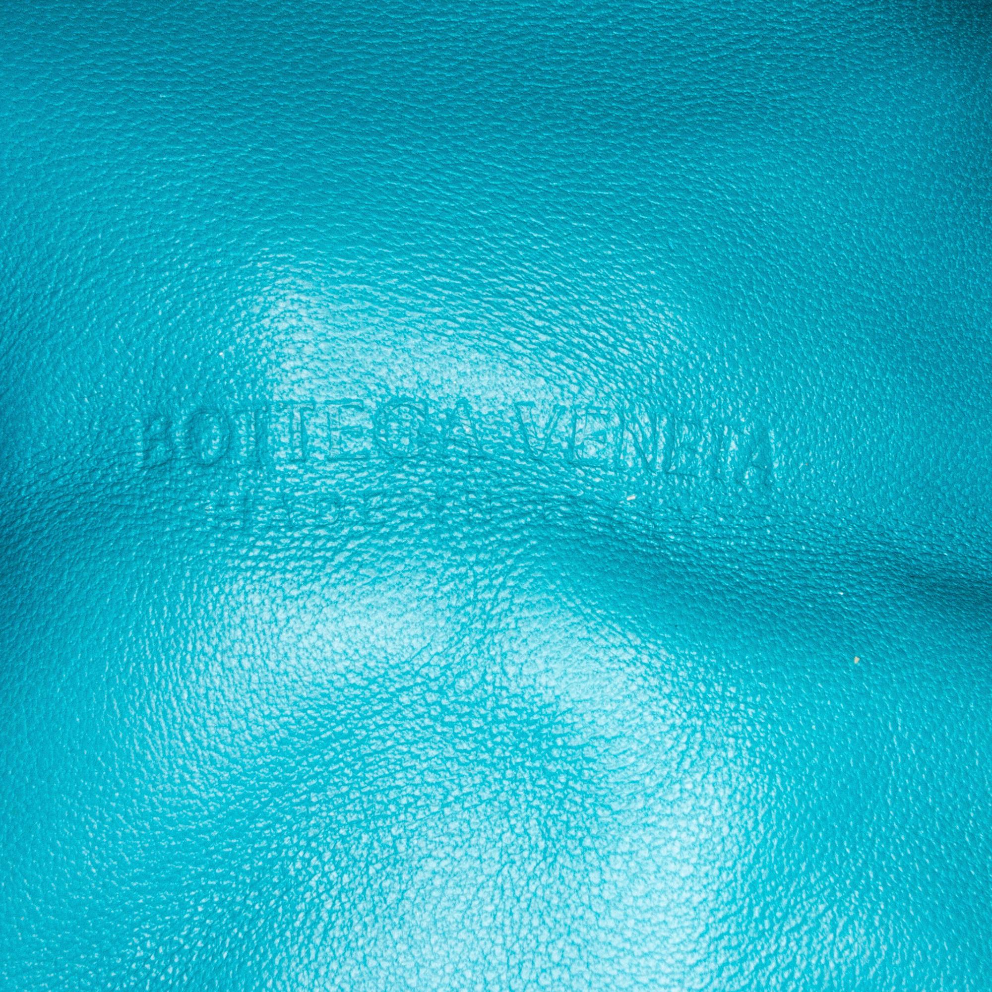 Bottega Veneta Maxi Intrecciato Padded Lock Tote (SHG-vtAVXH)