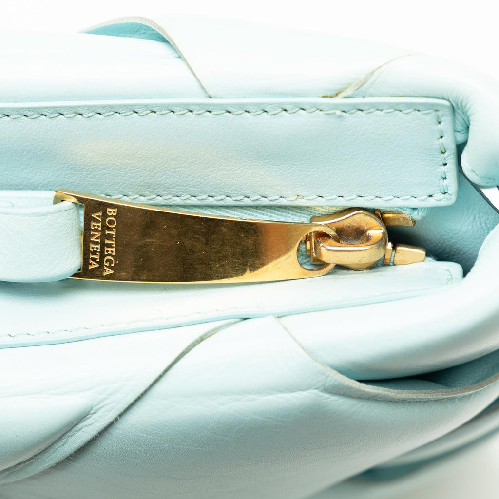 Bottega Veneta Maxi Intrecciato Padded Pouch (SHG-sieLdA)