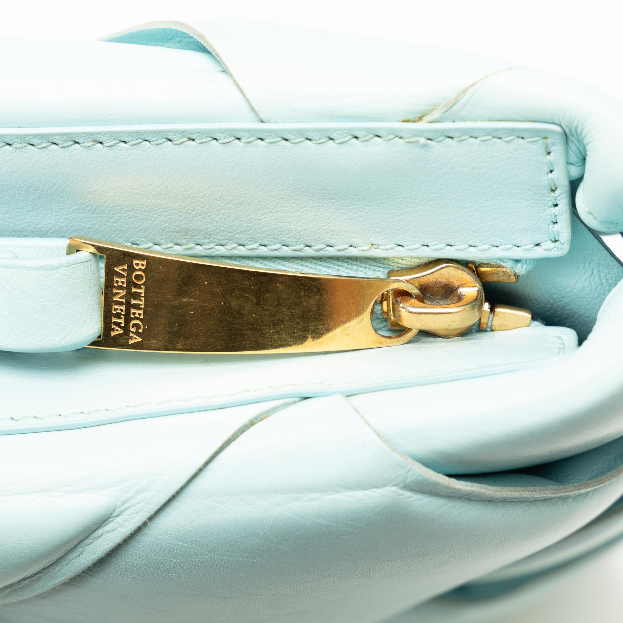 Bottega Veneta Maxi Intrecciato Padded Pouch (SHG-sieLdA)