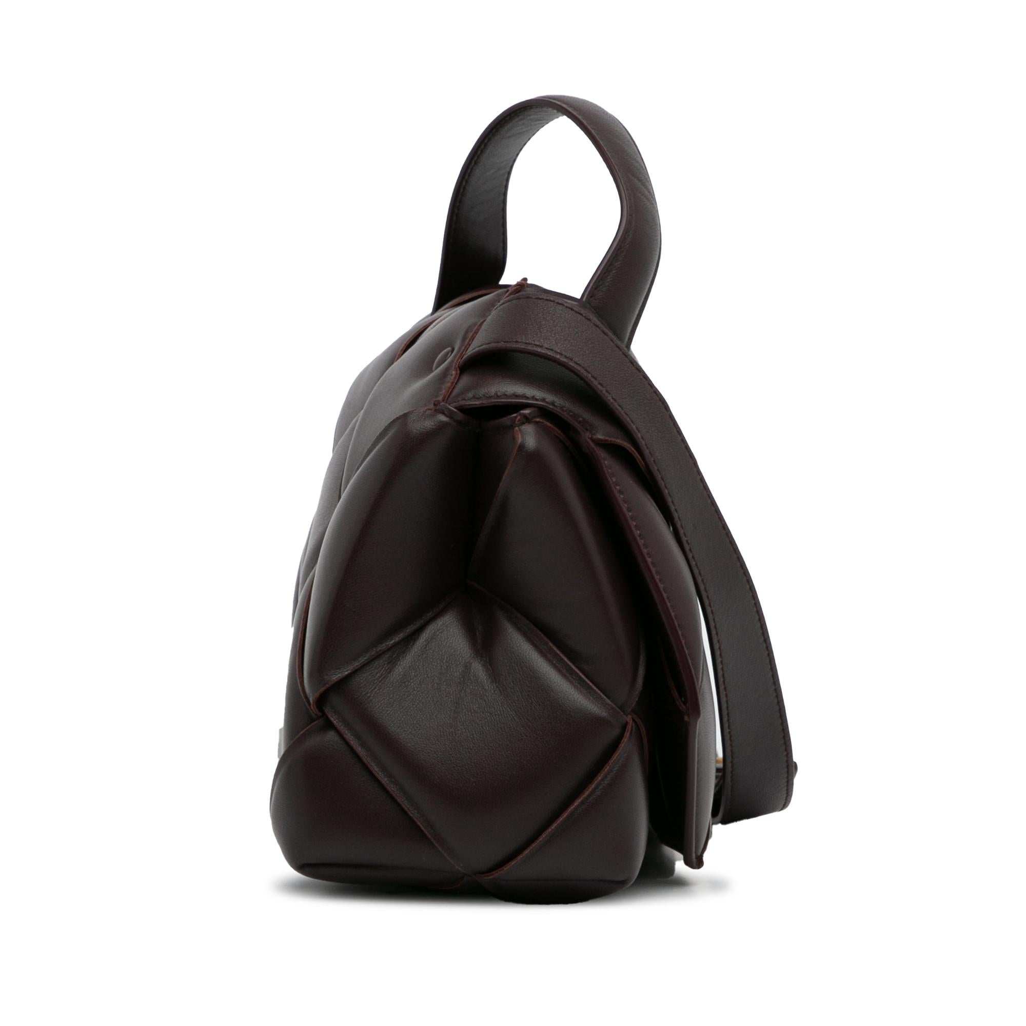 Bottega Veneta Maxi Intrecciato Padded Top Handle Bag (SHG-HVhsoo)