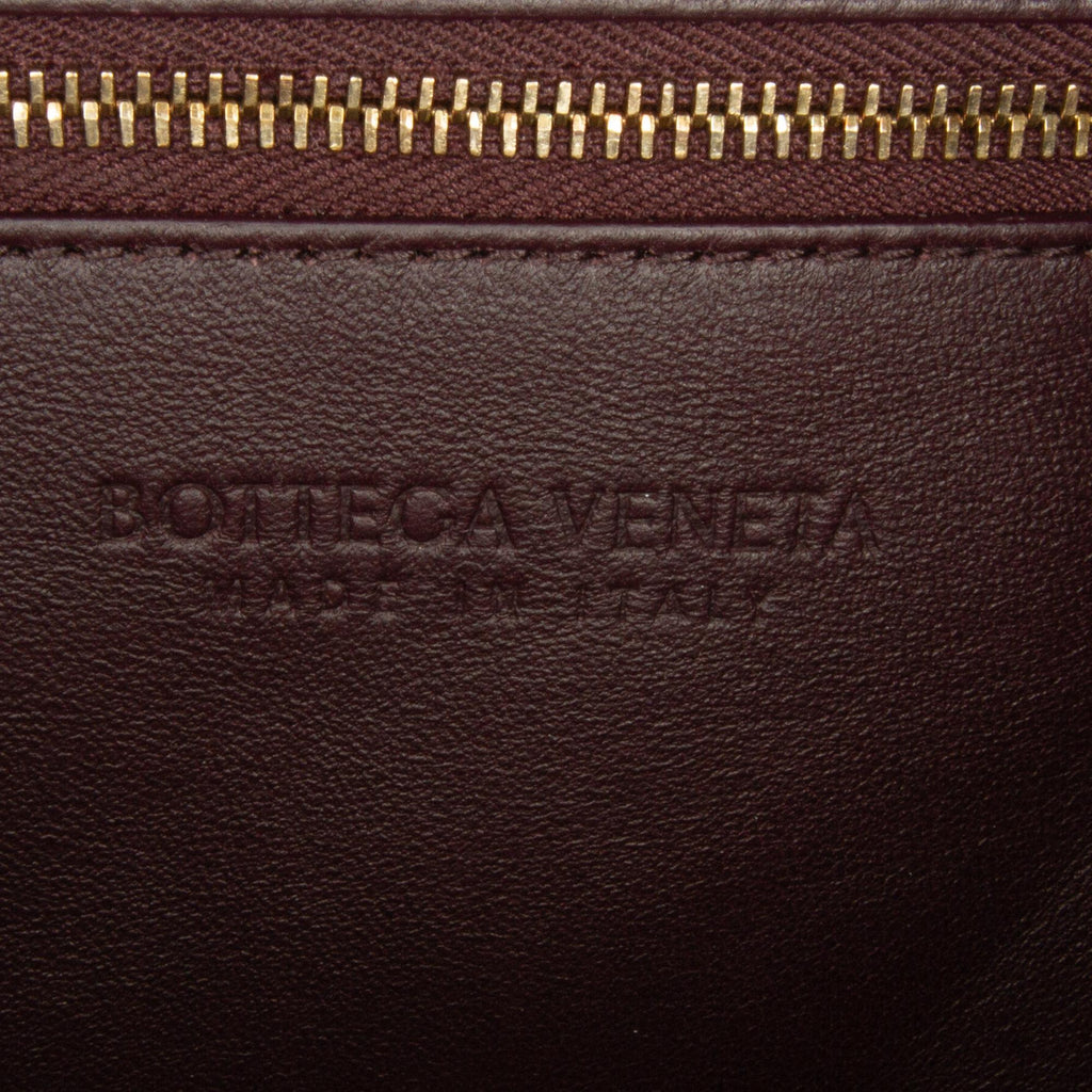 Bottega Veneta Maxi Intrecciato Padded Top Handle Bag (SHG-HVhsoo)