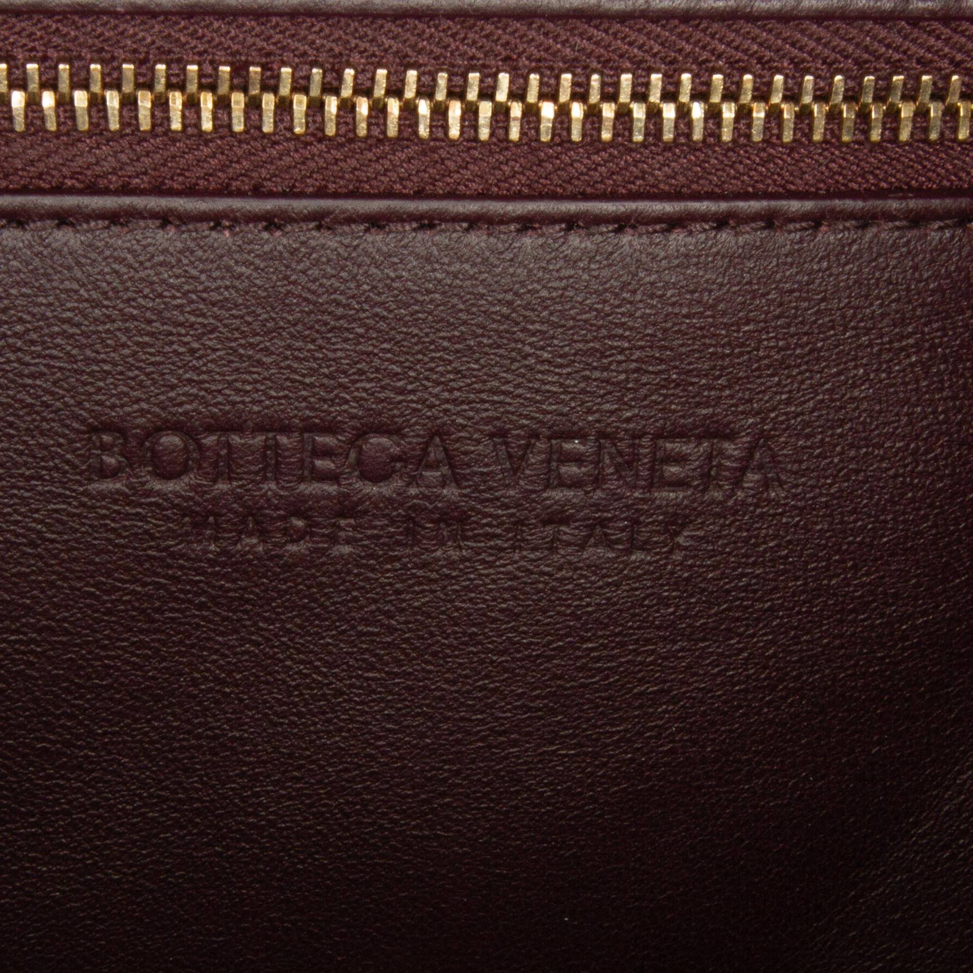 Bottega Veneta Maxi Intrecciato Padded Top Handle Bag (SHG-HVhsoo)