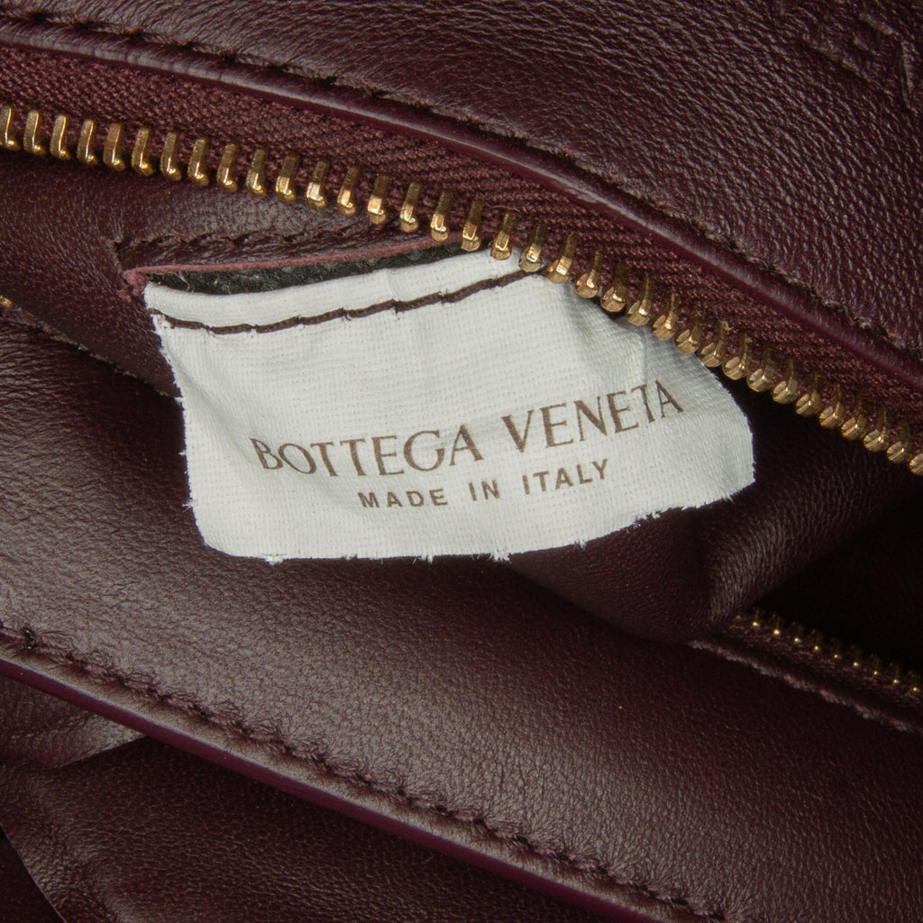 Bottega Veneta Maxi Intrecciato Padded Top Handle Bag (SHG-HVhsoo)