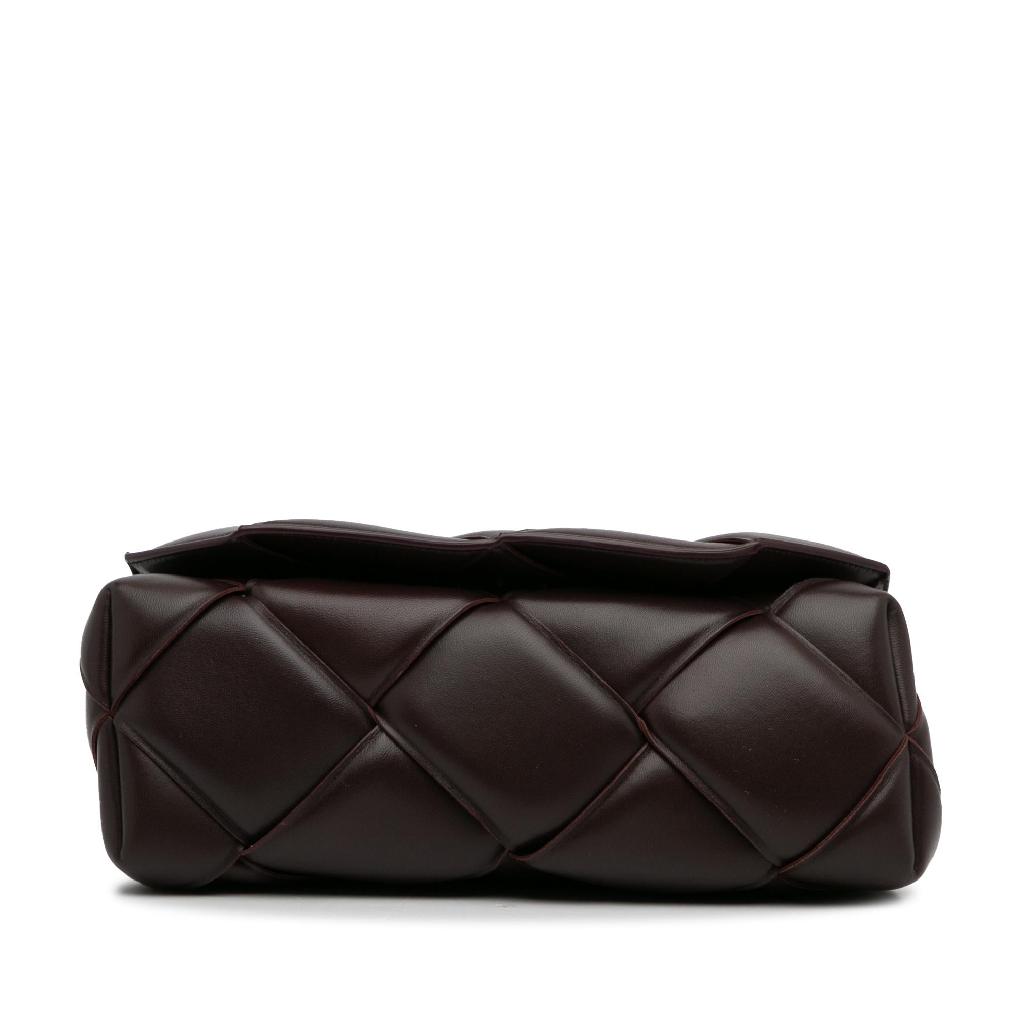 Bottega Veneta Maxi Intrecciato Padded Top Handle Bag (SHG-HVhsoo)