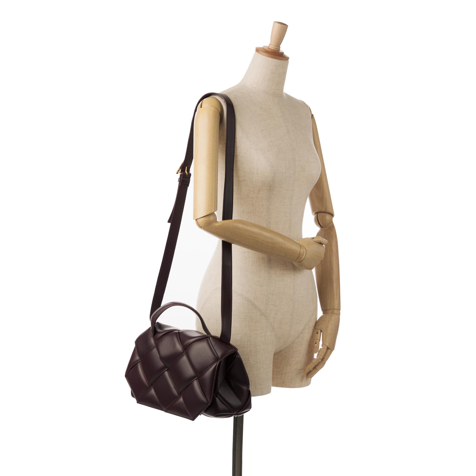 Bottega Veneta Maxi Intrecciato Padded Top Handle Bag (SHG-HVhsoo)