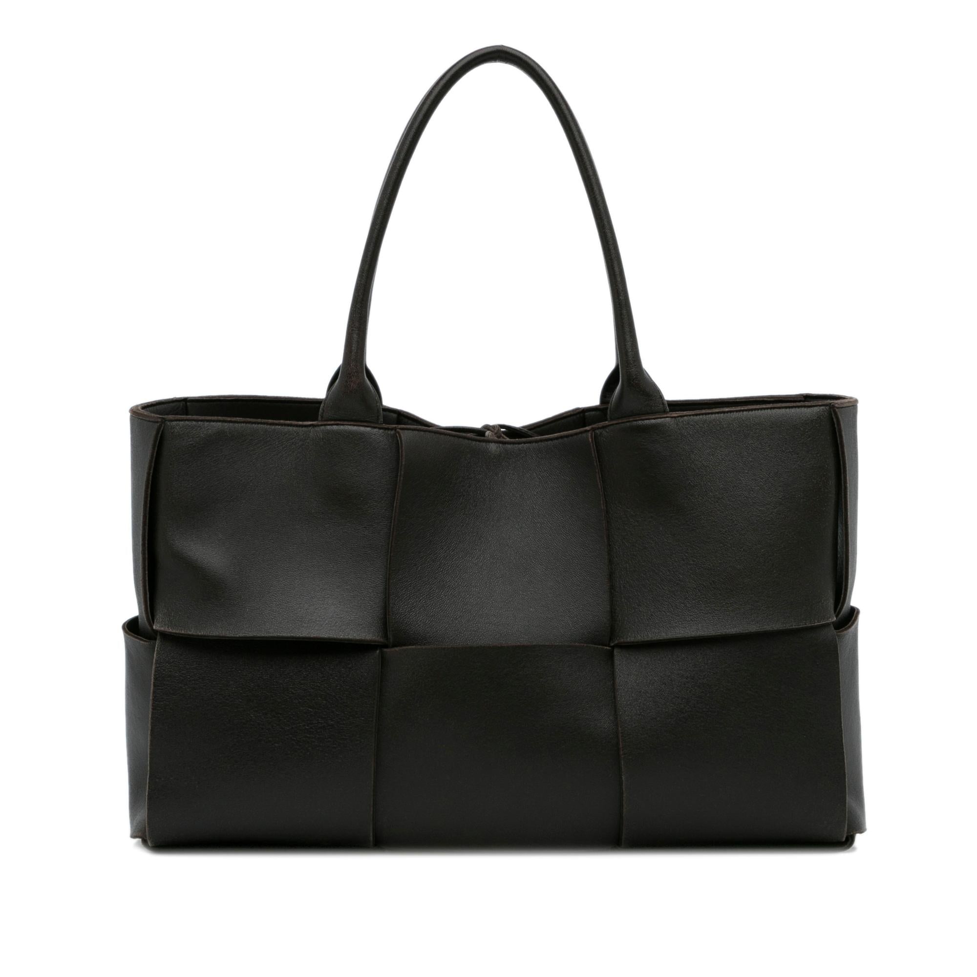 Bottega Veneta Maxi Intrecciato Small Arco Tote (SHG-hRd6If)