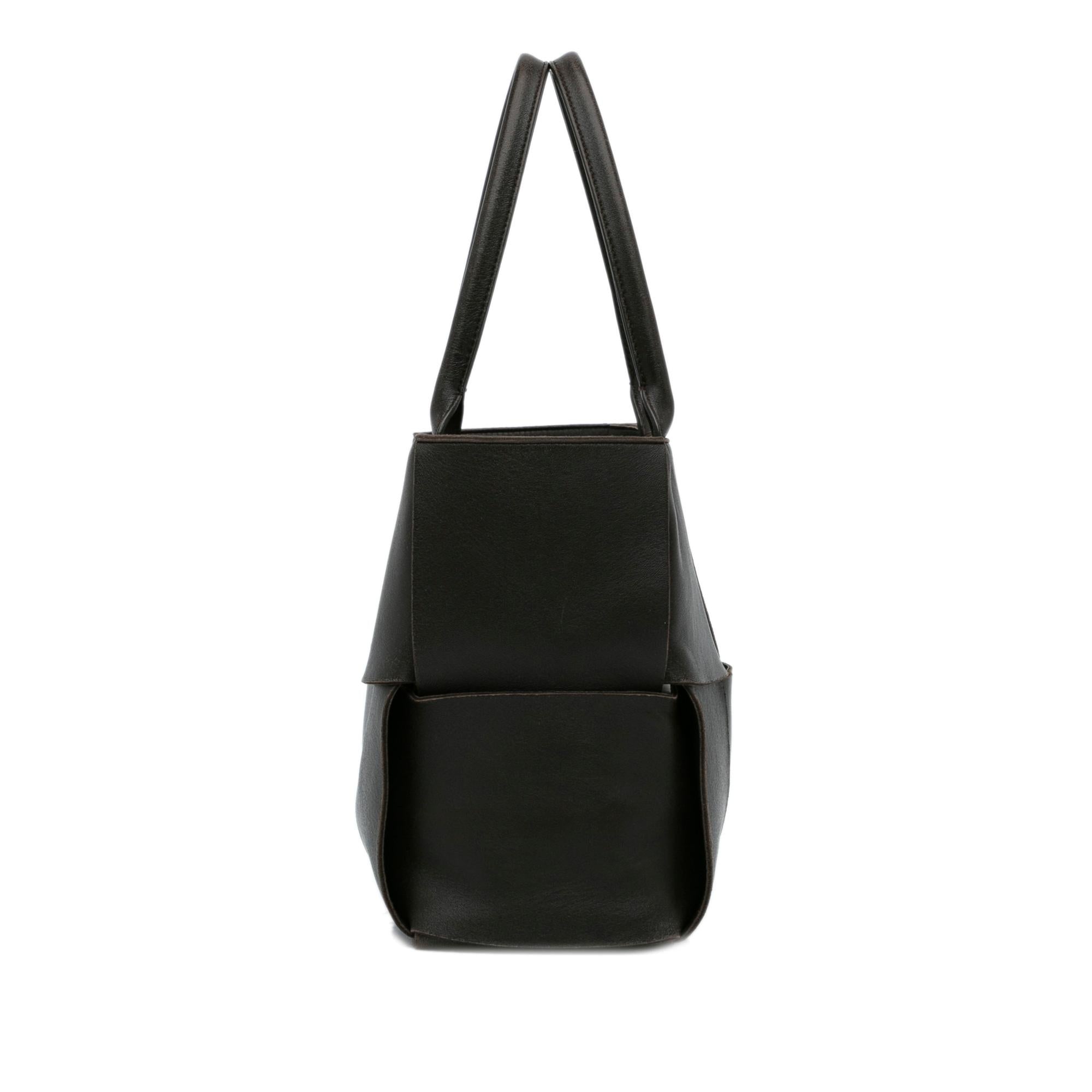 Bottega Veneta Maxi Intrecciato Small Arco Tote (SHG-hRd6If)