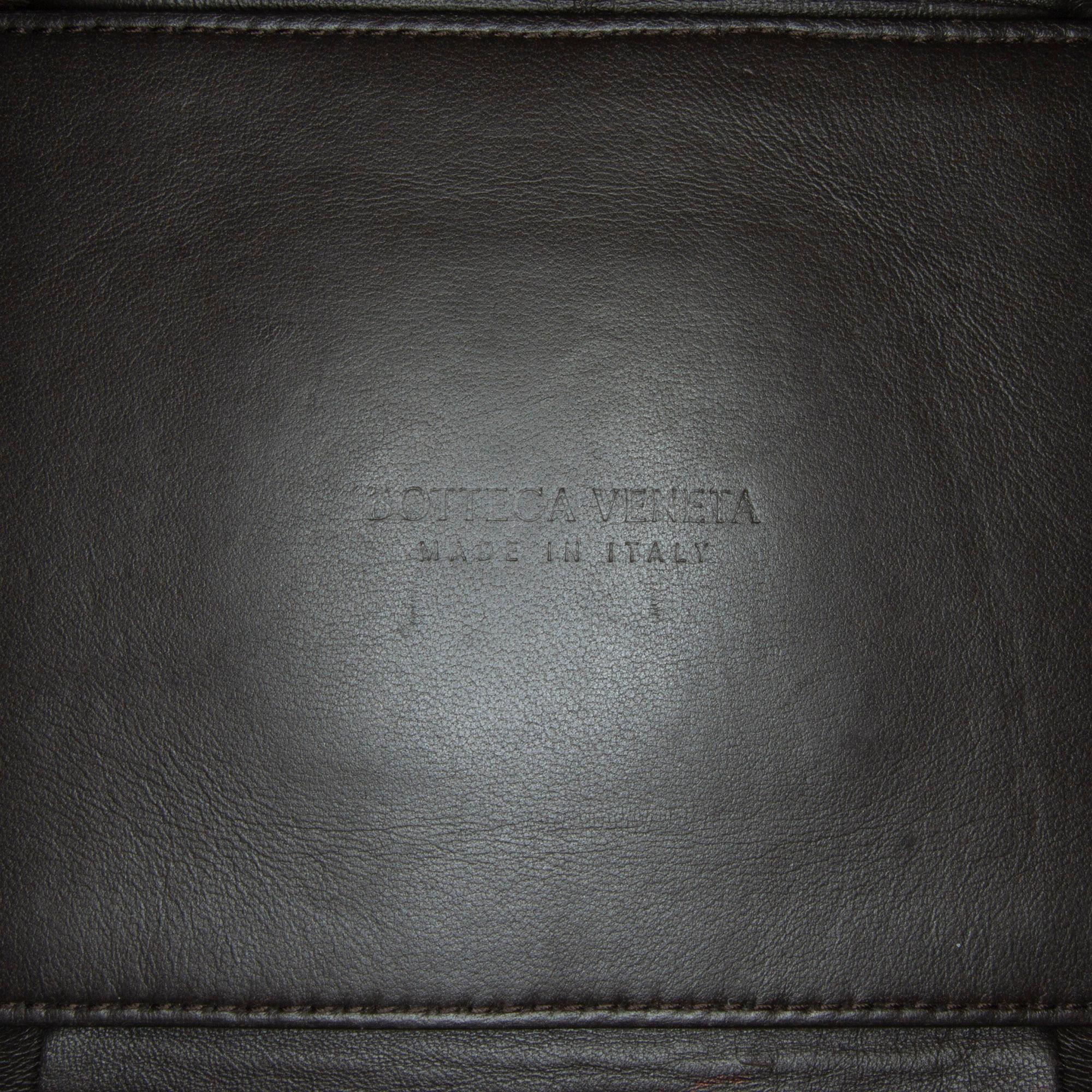 Bottega Veneta Maxi Intrecciato Small Arco Tote (SHG-hRd6If)