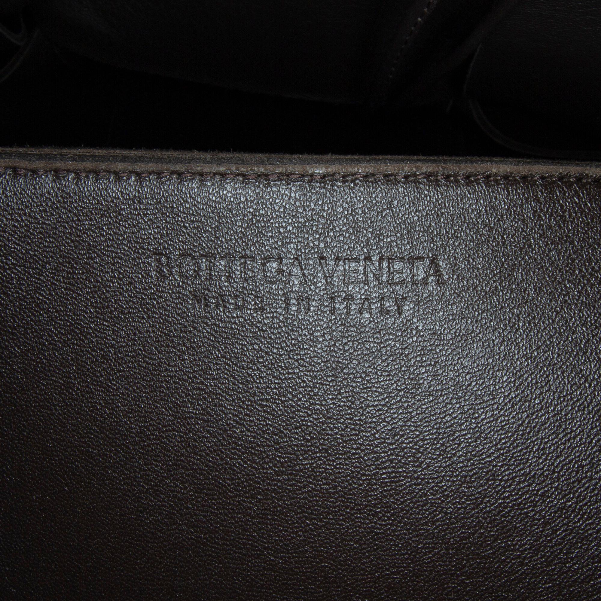 Bottega Veneta Maxi Intrecciato Small Arco Tote (SHG-hRd6If)