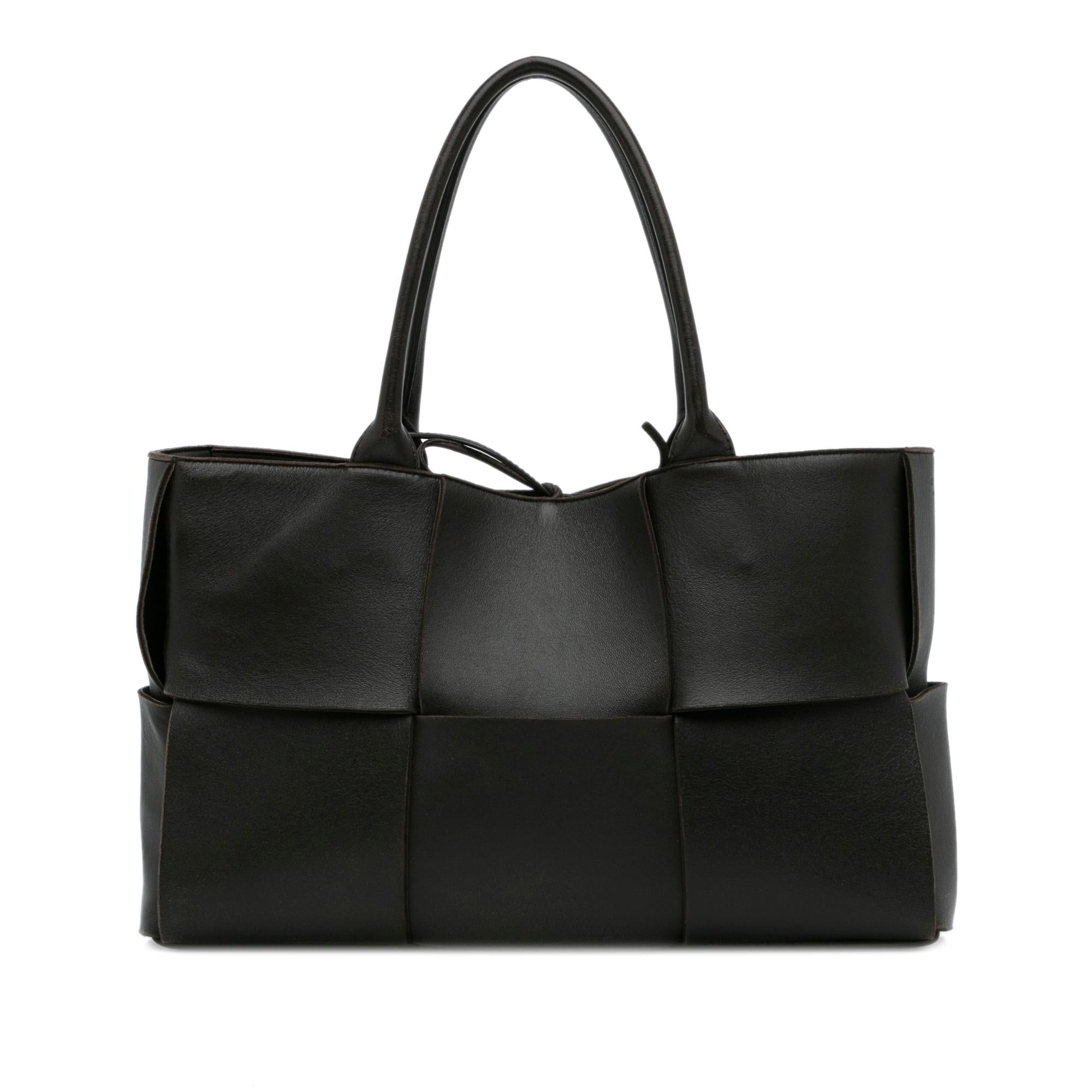 Bottega Veneta Maxi Intrecciato Small Arco Tote (SHG-hRd6If)