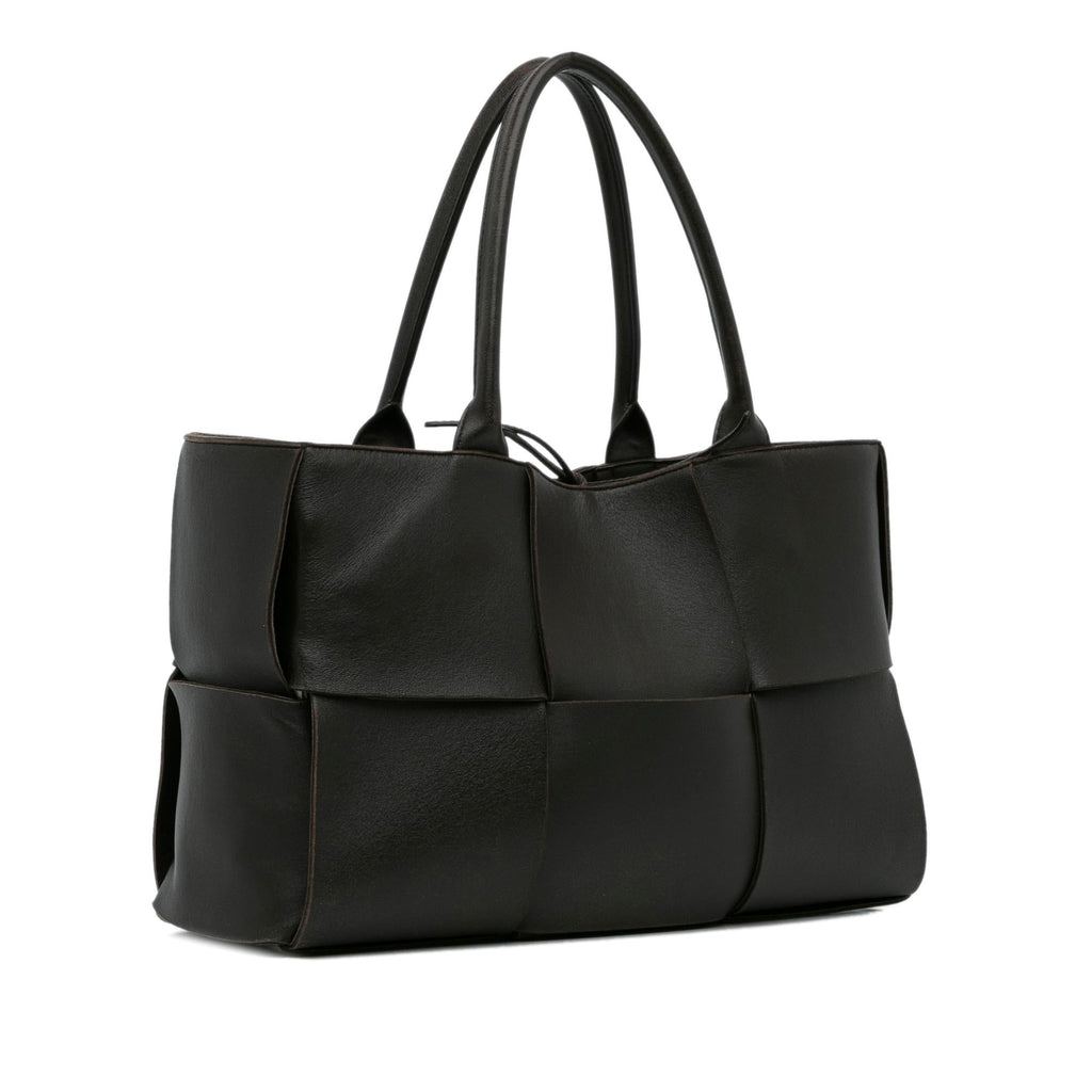 Bottega Veneta Maxi Intrecciato Small Arco Tote (SHG-hRd6If)