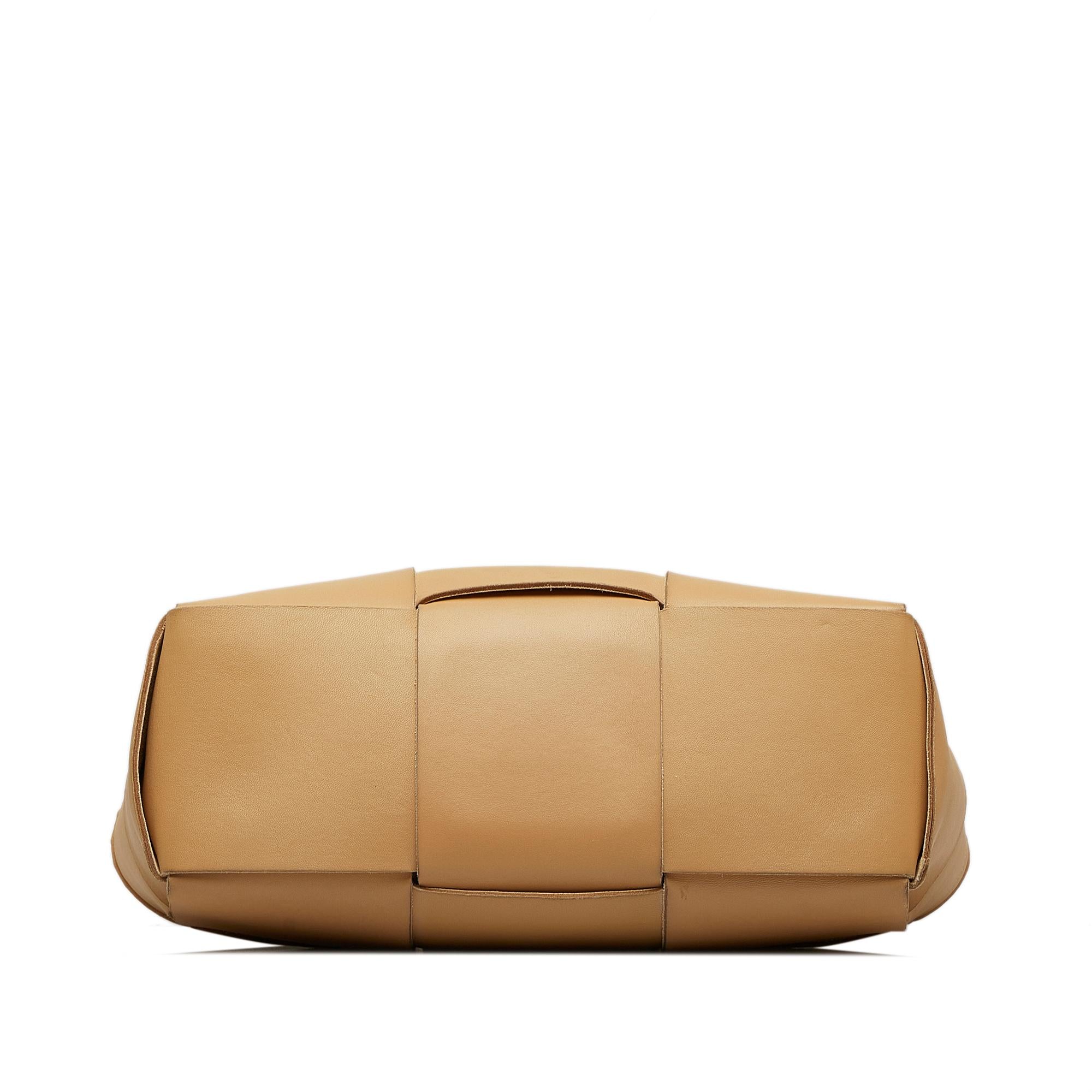 Bottega Veneta Maxi Intrecciato Small Arco Tote (SHG-bQunFk)