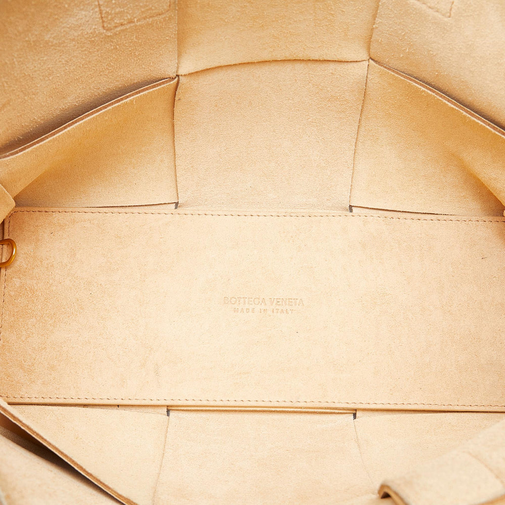 Bottega Veneta Maxi Intrecciato Small Arco Tote (SHG-bQunFk)