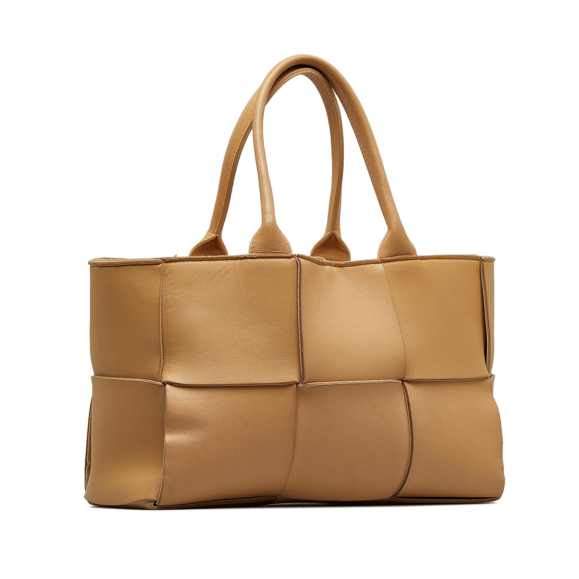 Bottega Veneta Maxi Intrecciato Small Arco Tote (SHG-bQunFk)