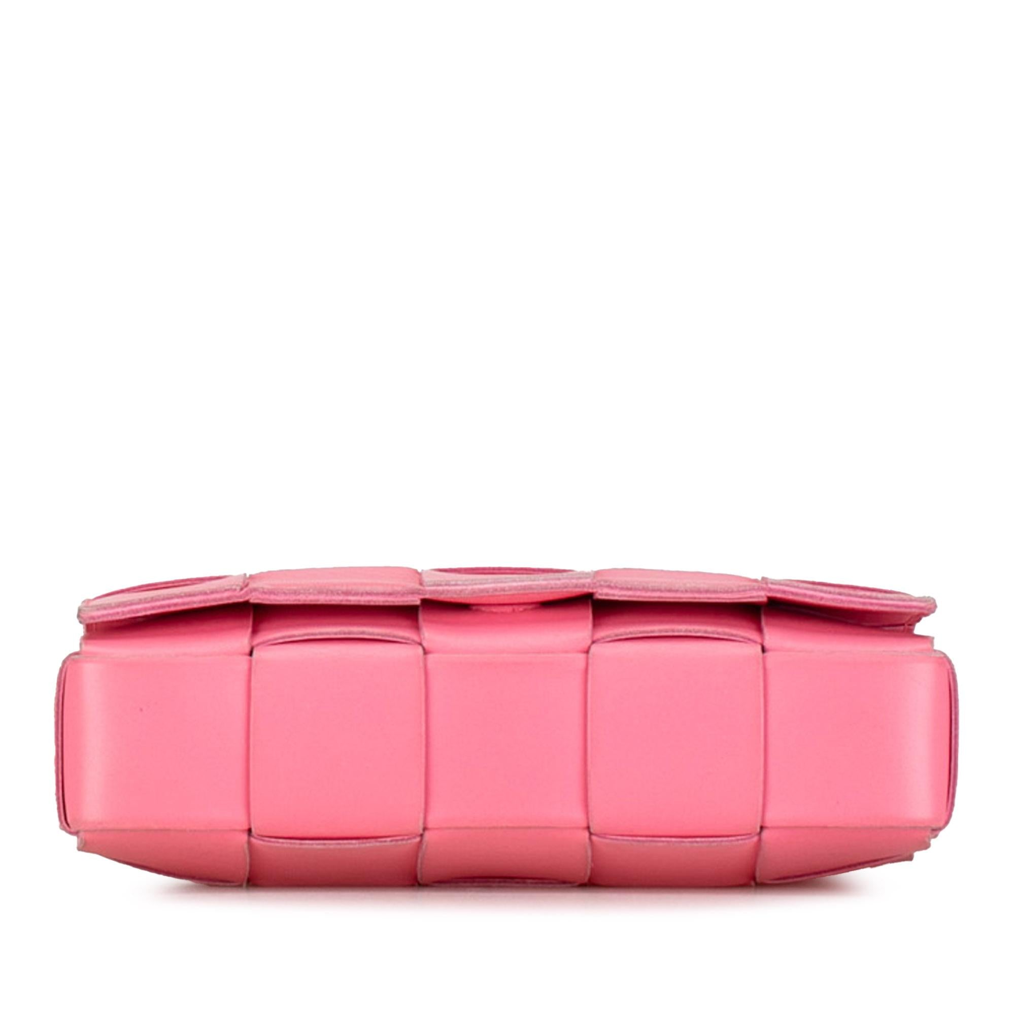 Bottega Veneta Maxi Lambskin Intrecciato Cassette Crossbody (SHG-4fFL6n)