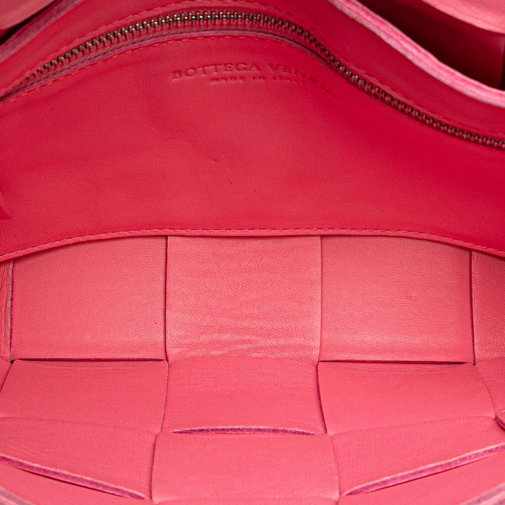Bottega Veneta Maxi Lambskin Intrecciato Cassette Crossbody (SHG-4fFL6n)
