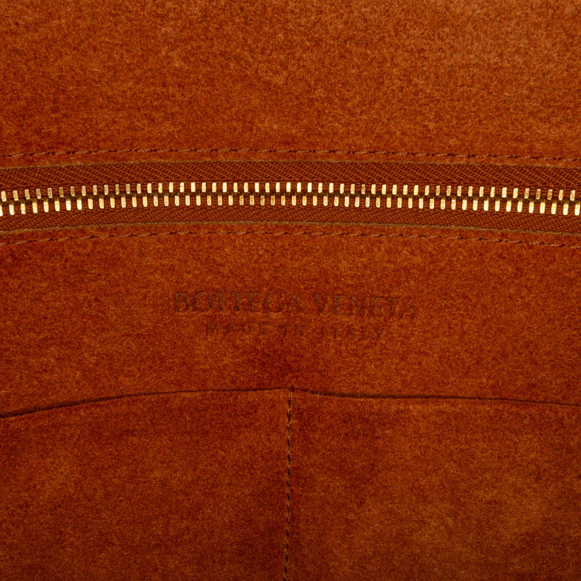 Bottega Veneta Medium Arco (SHG-cFRqNH)