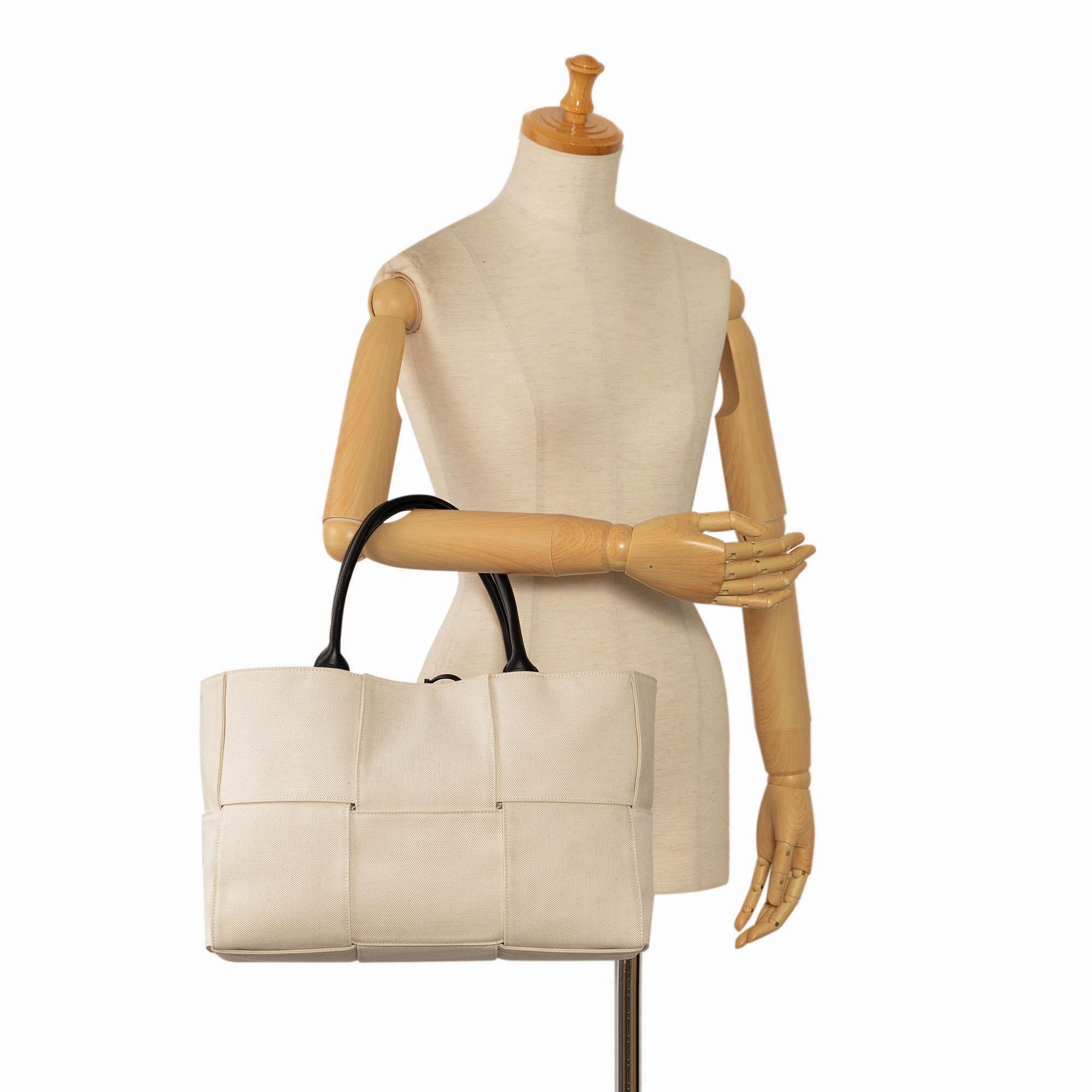 Bottega Veneta Medium Canvas Intrecciato Arco Tote (SHG-REo8Rt)