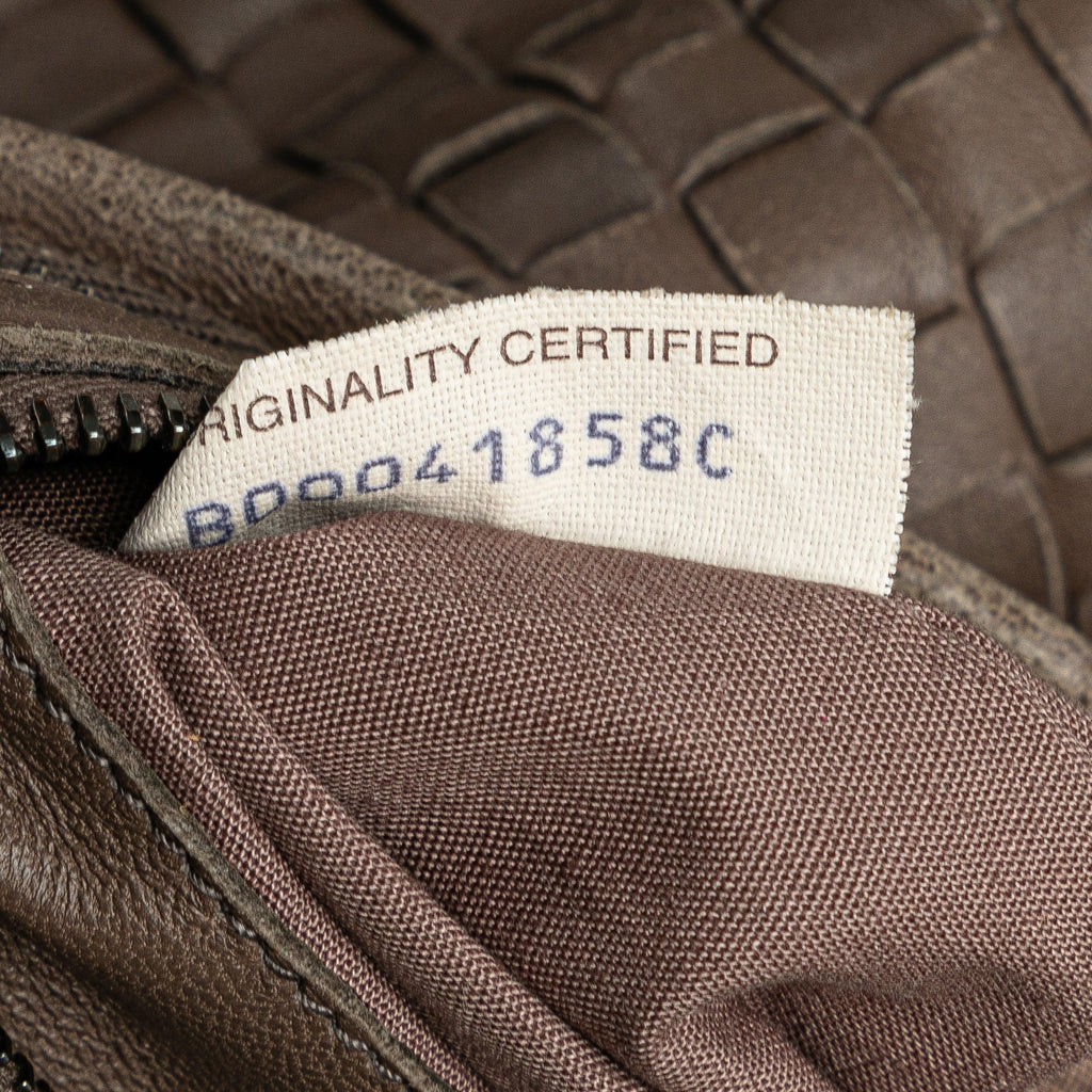 Bottega Veneta Medium Intrecciato Belly Hobo (SHG-GaUjlT)